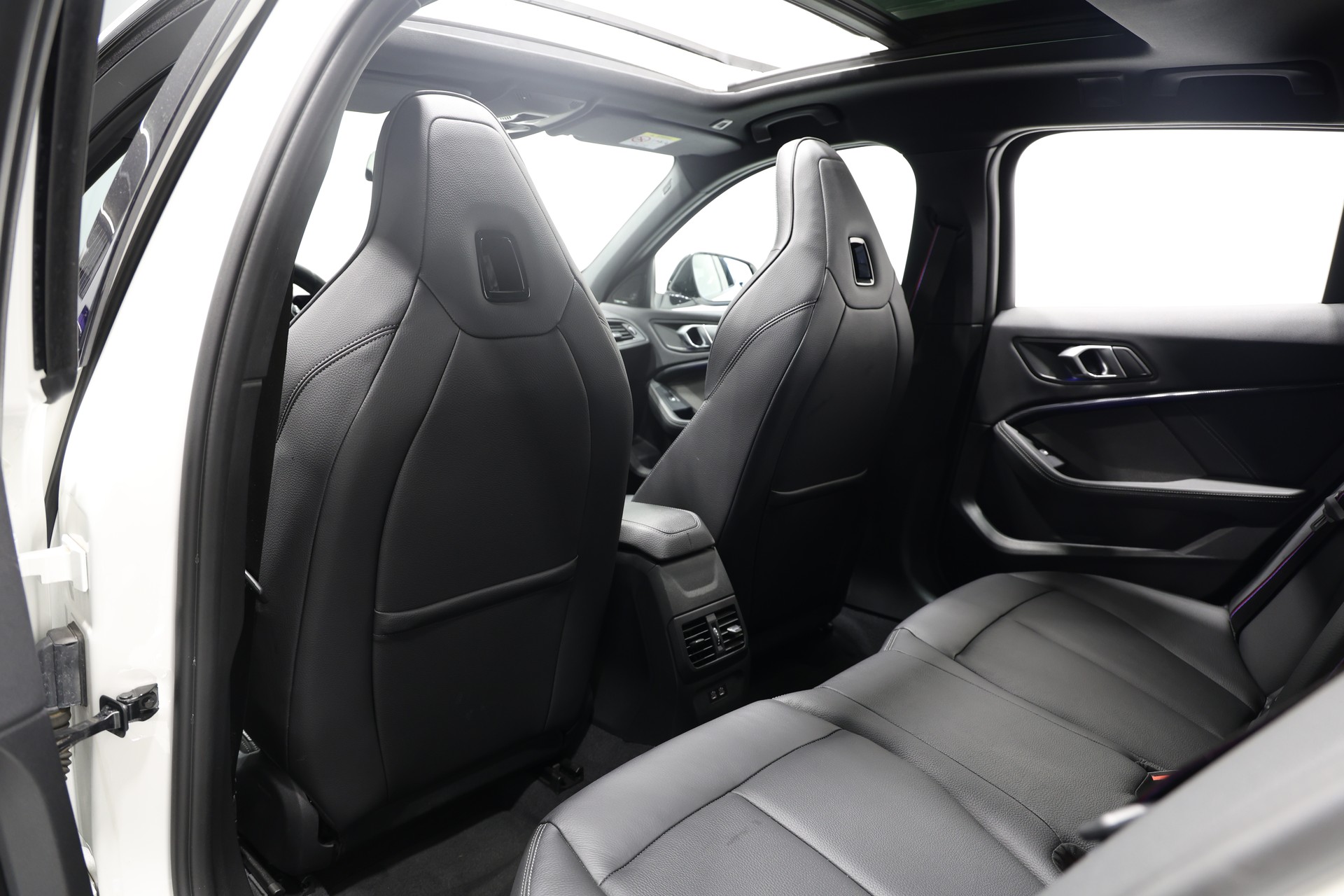 BMW M135i xDrive Steptronic *CH-Fahrzeug*-image-21