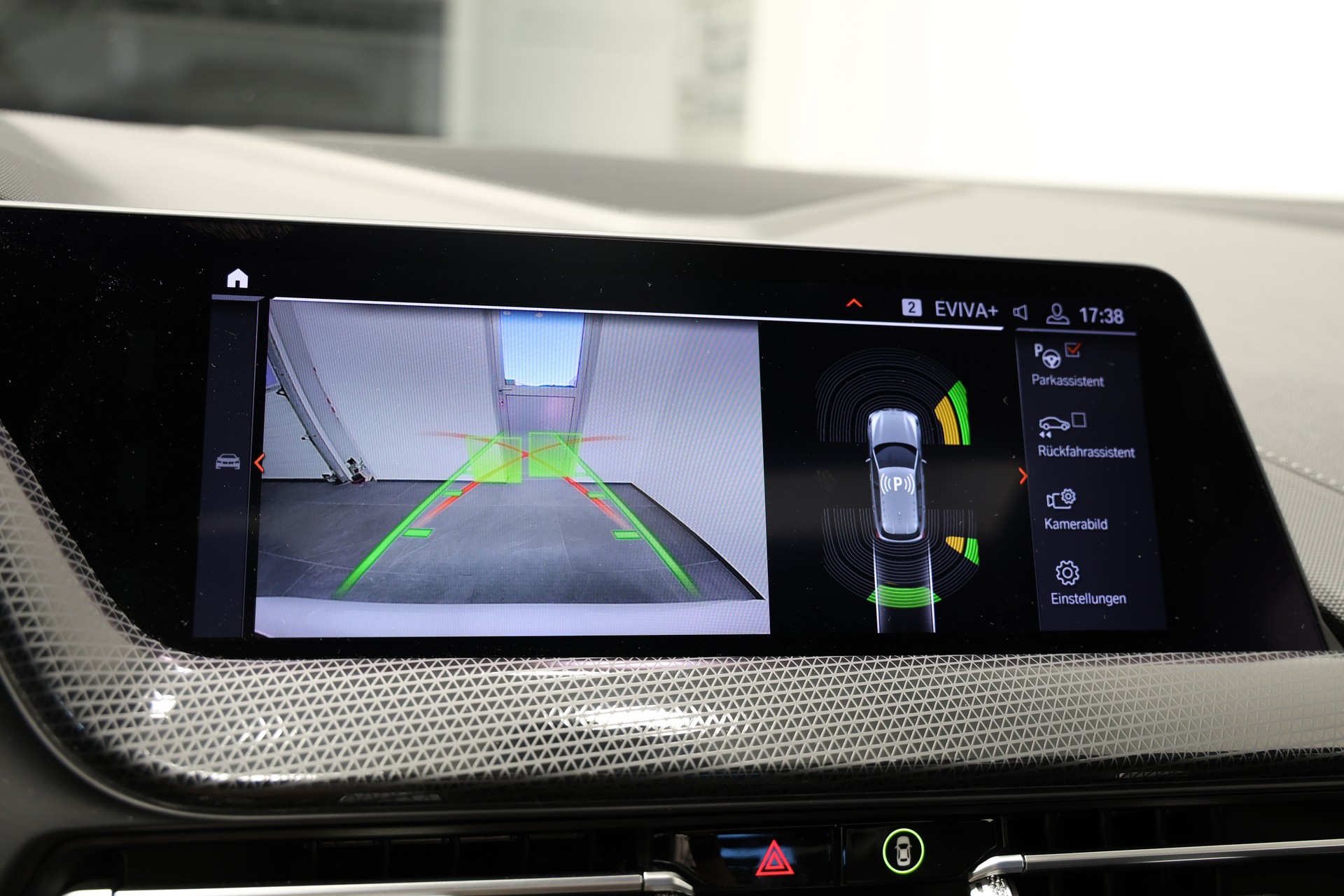 BMW M135i xDrive Steptronic *CH-Fahrzeug*-image-31