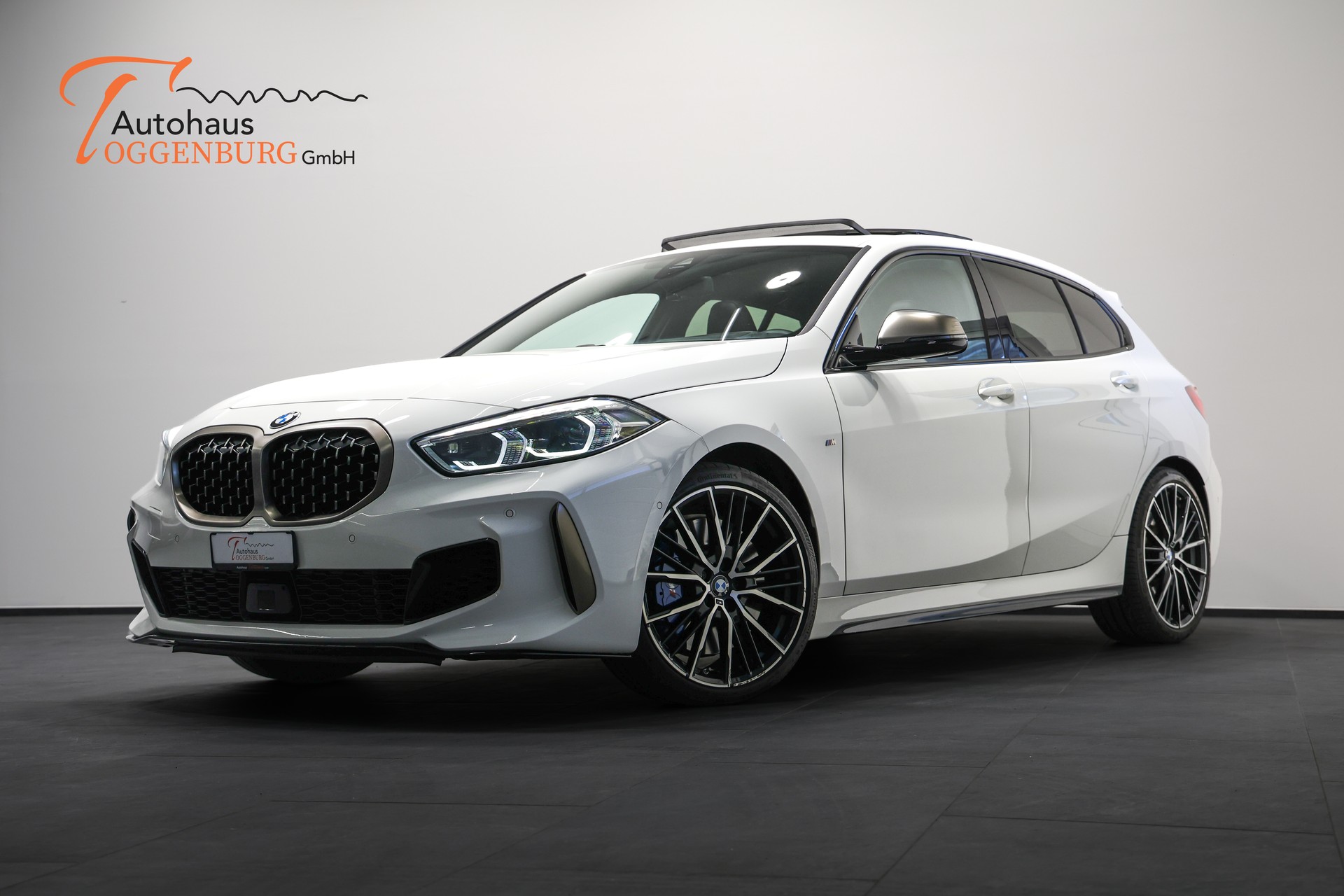 BMW M135i xDrive Steptronic *CH-Fahrzeug*-showroom-element-2