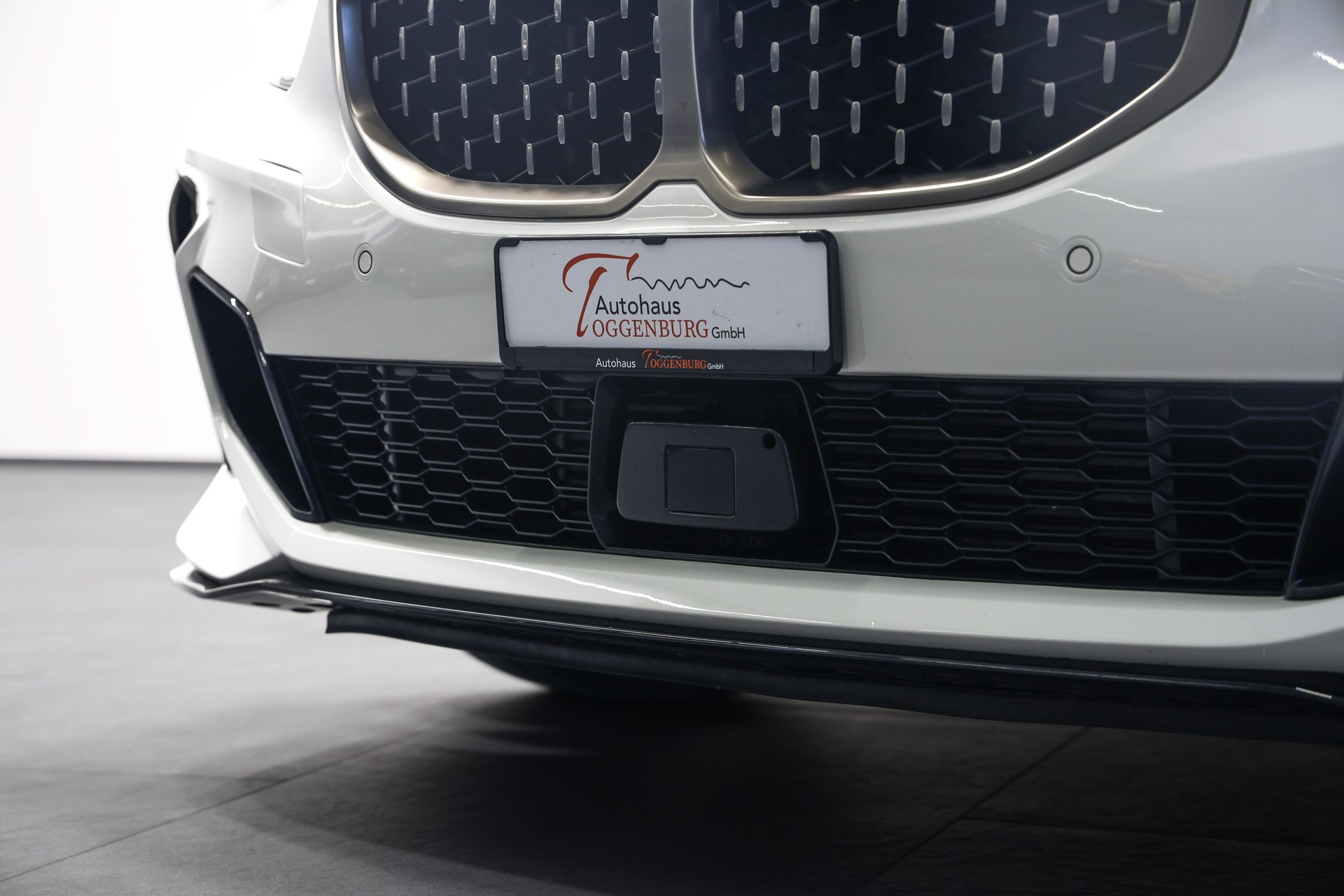 BMW M135i xDrive Steptronic *CH-Fahrzeug*-image-7