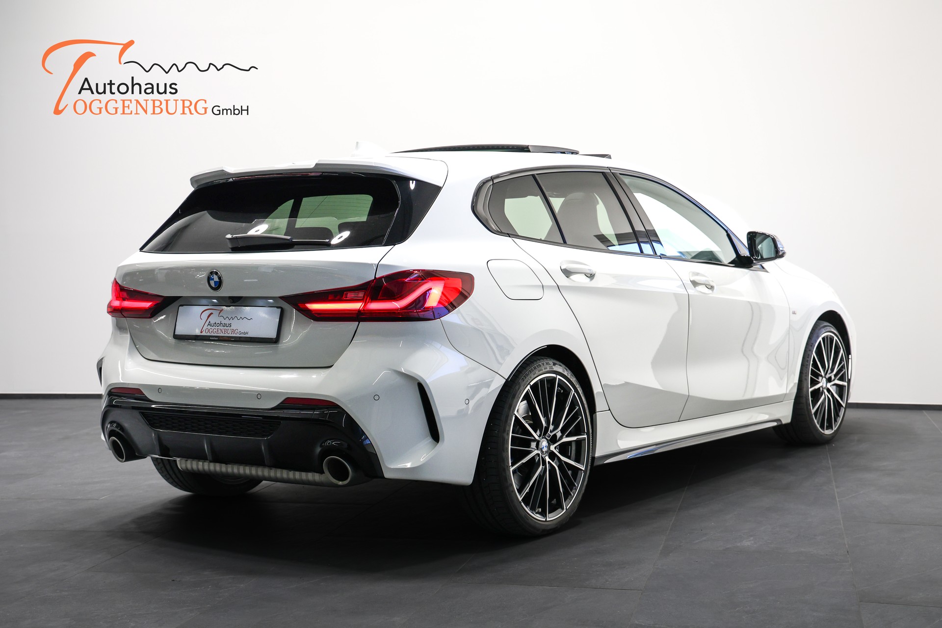 BMW M135i xDrive Steptronic *CH-Fahrzeug*-image-12