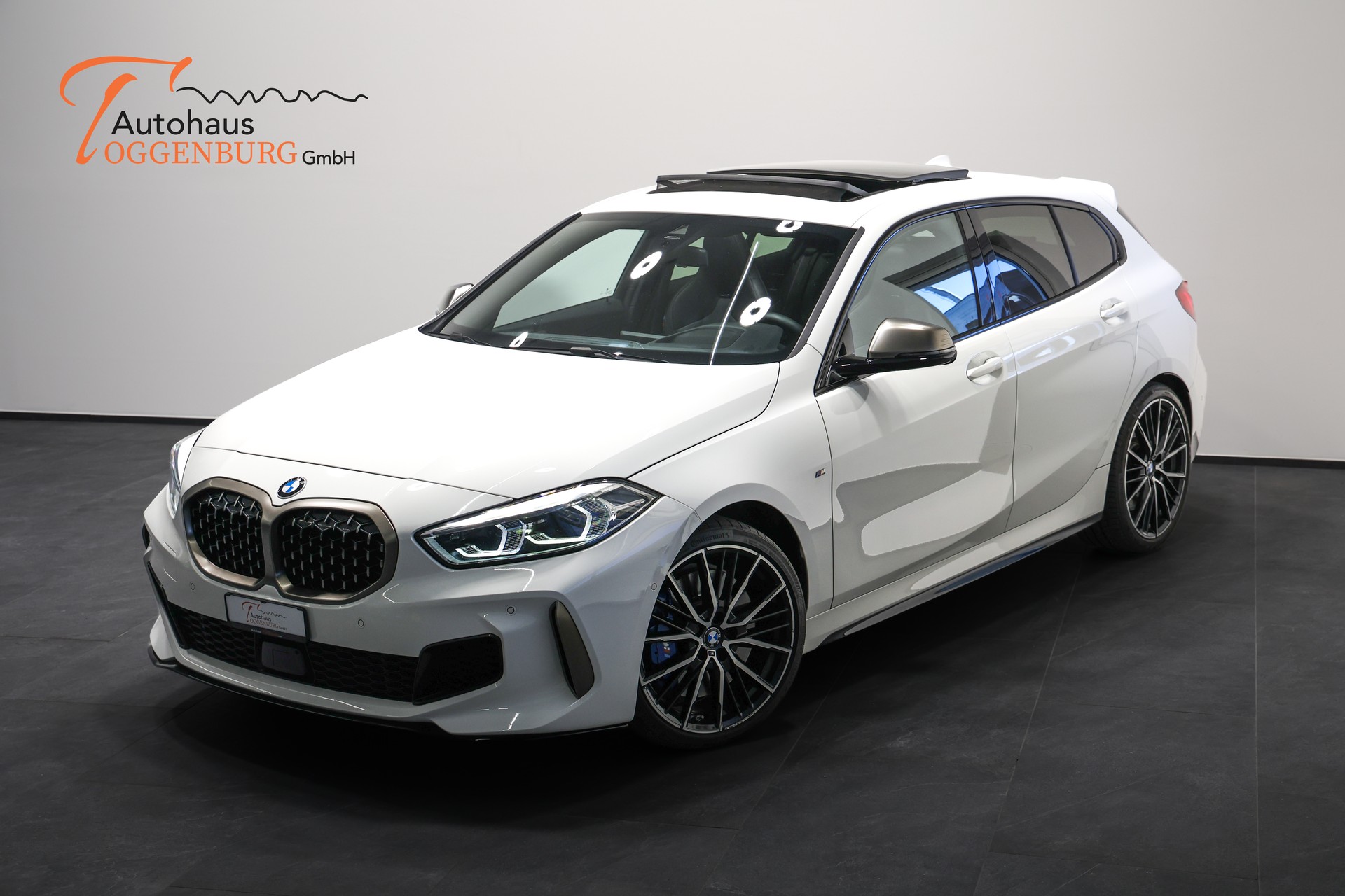 BMW M135i xDrive Steptronic *CH-Fahrzeug*-showroom-element-3