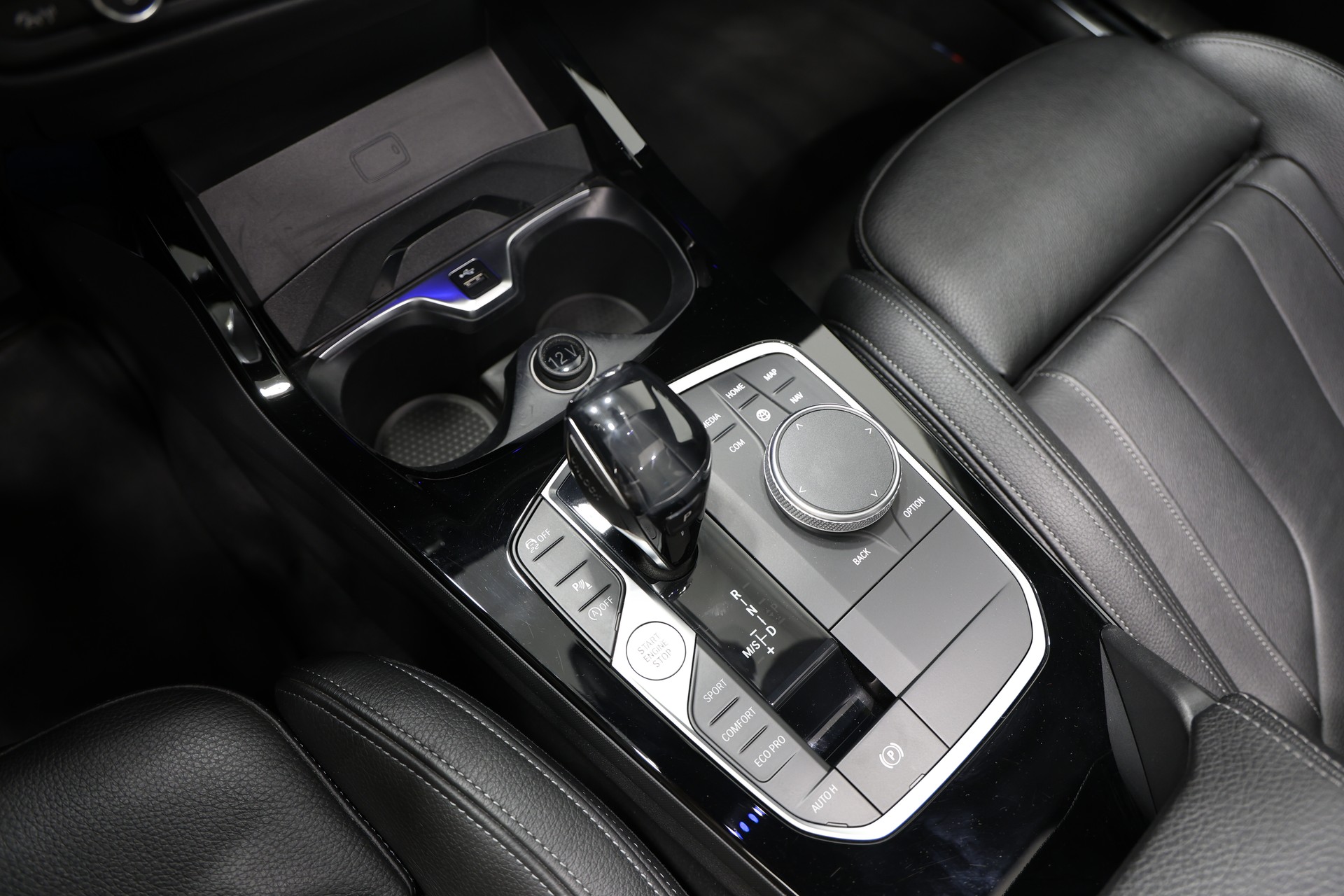 BMW M135i xDrive Steptronic *CH-Fahrzeug*-image-29