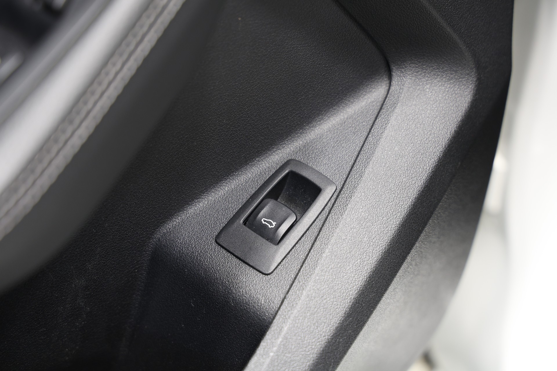 BMW M135i xDrive Steptronic *CH-Fahrzeug*-image-24