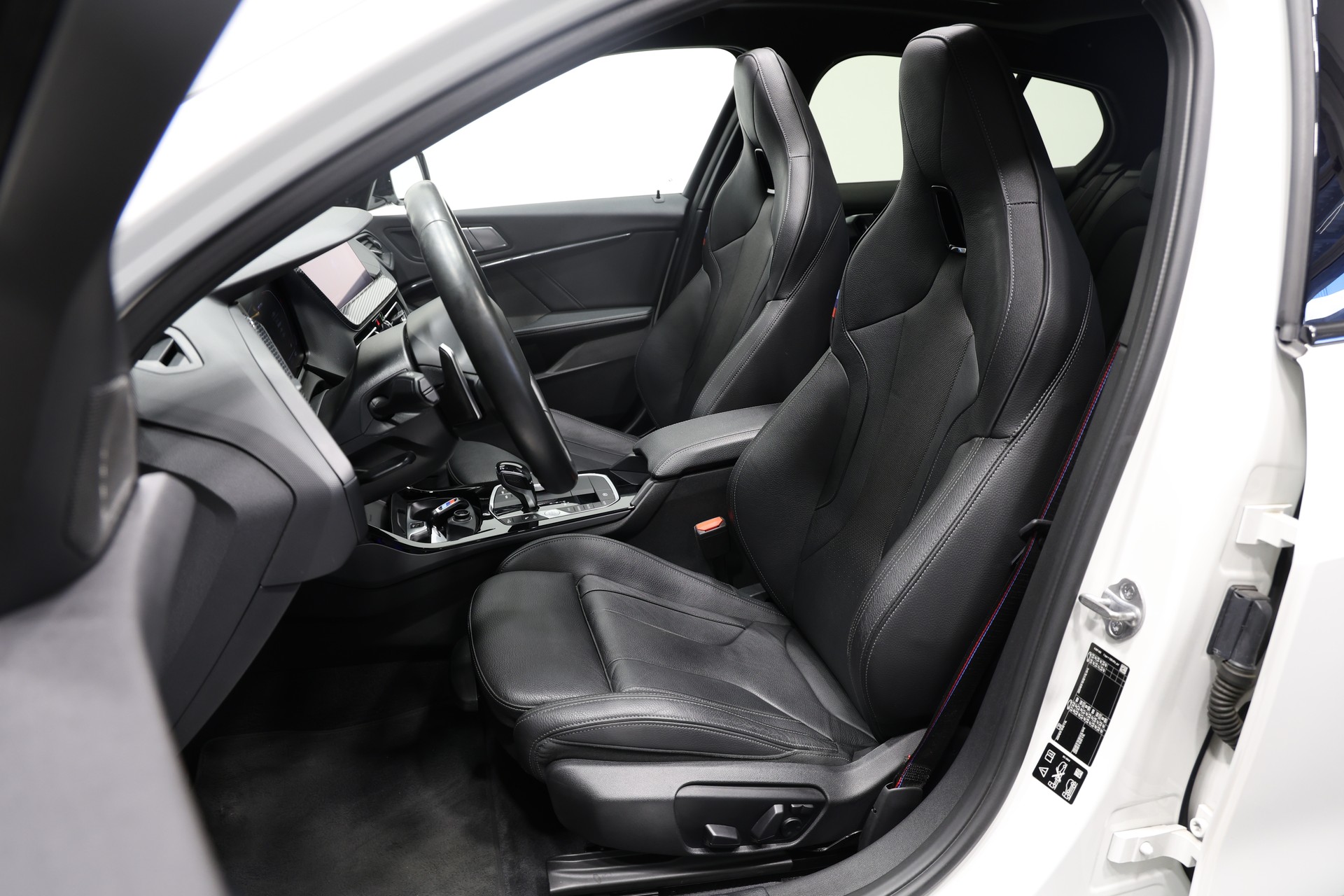 BMW M135i xDrive Steptronic *CH-Fahrzeug*-image-18