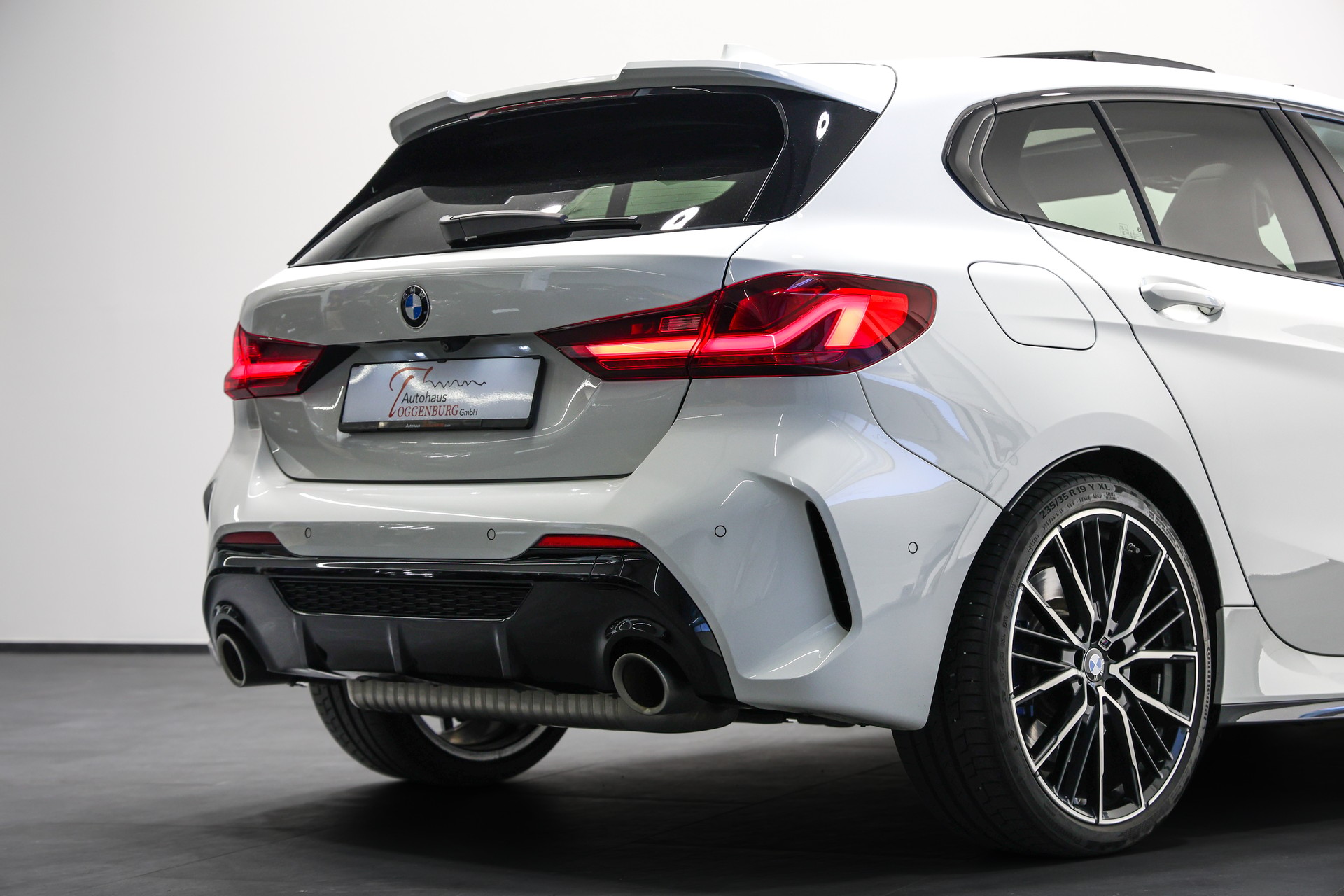 BMW M135i xDrive Steptronic *CH-Fahrzeug*-image-13