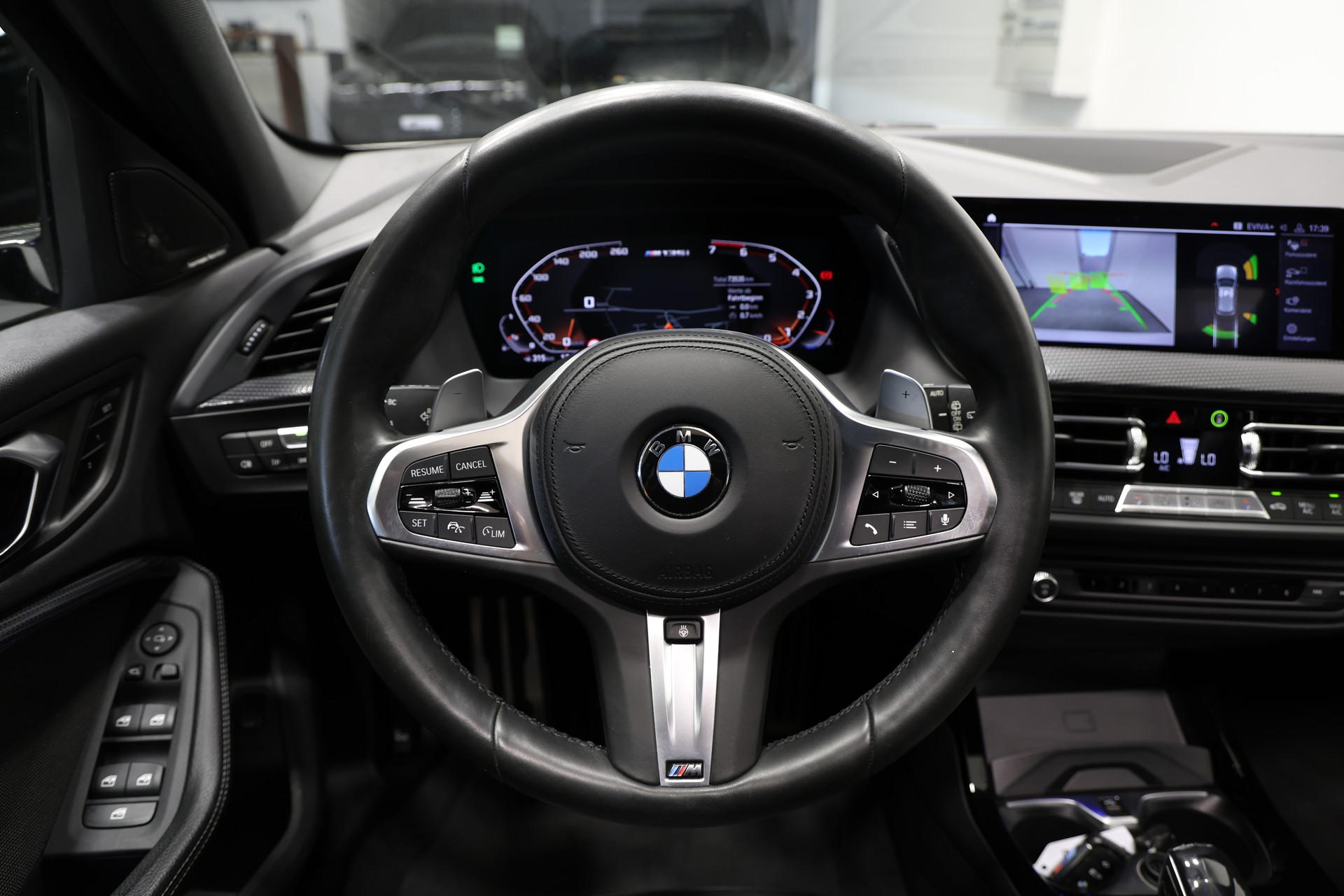 BMW M135i xDrive Steptronic *CH-Fahrzeug*-image-26