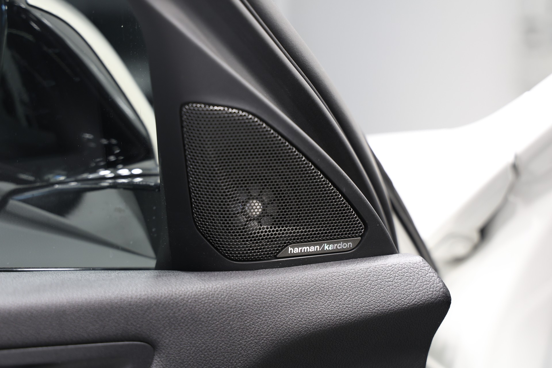 BMW M135i xDrive Steptronic *CH-Fahrzeug*-image-22