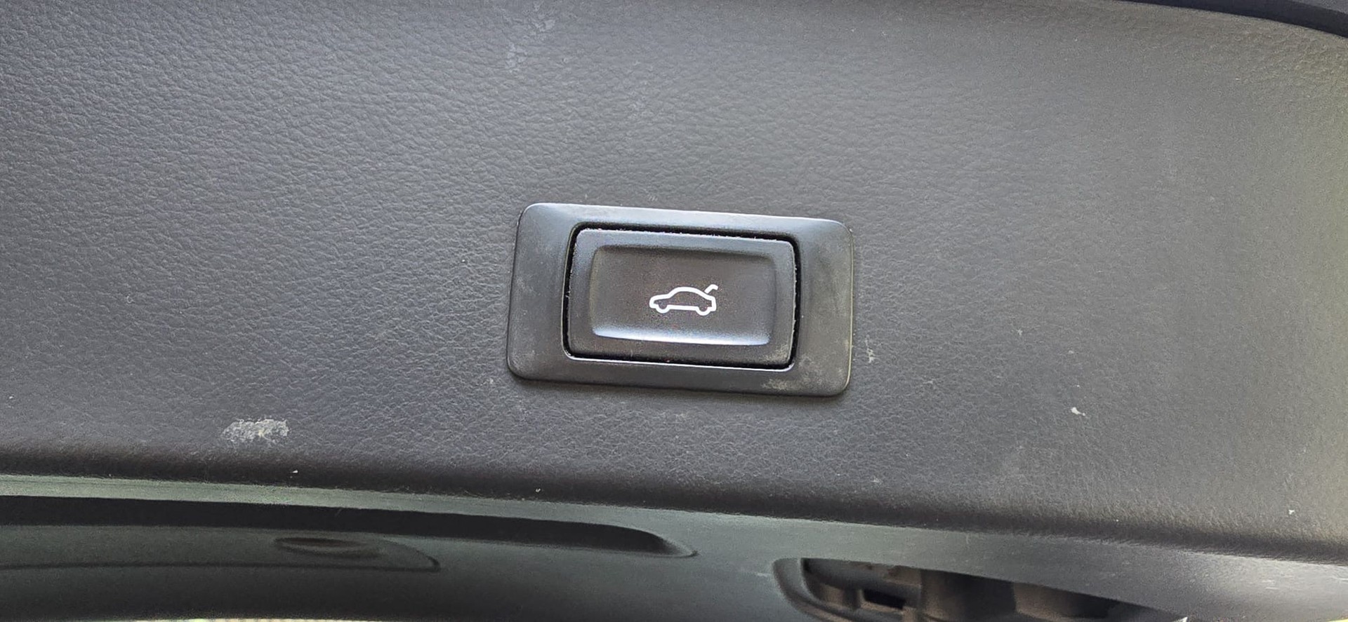 AUDI A6 Avant 2.0 TDI ultra multitronic-image-6