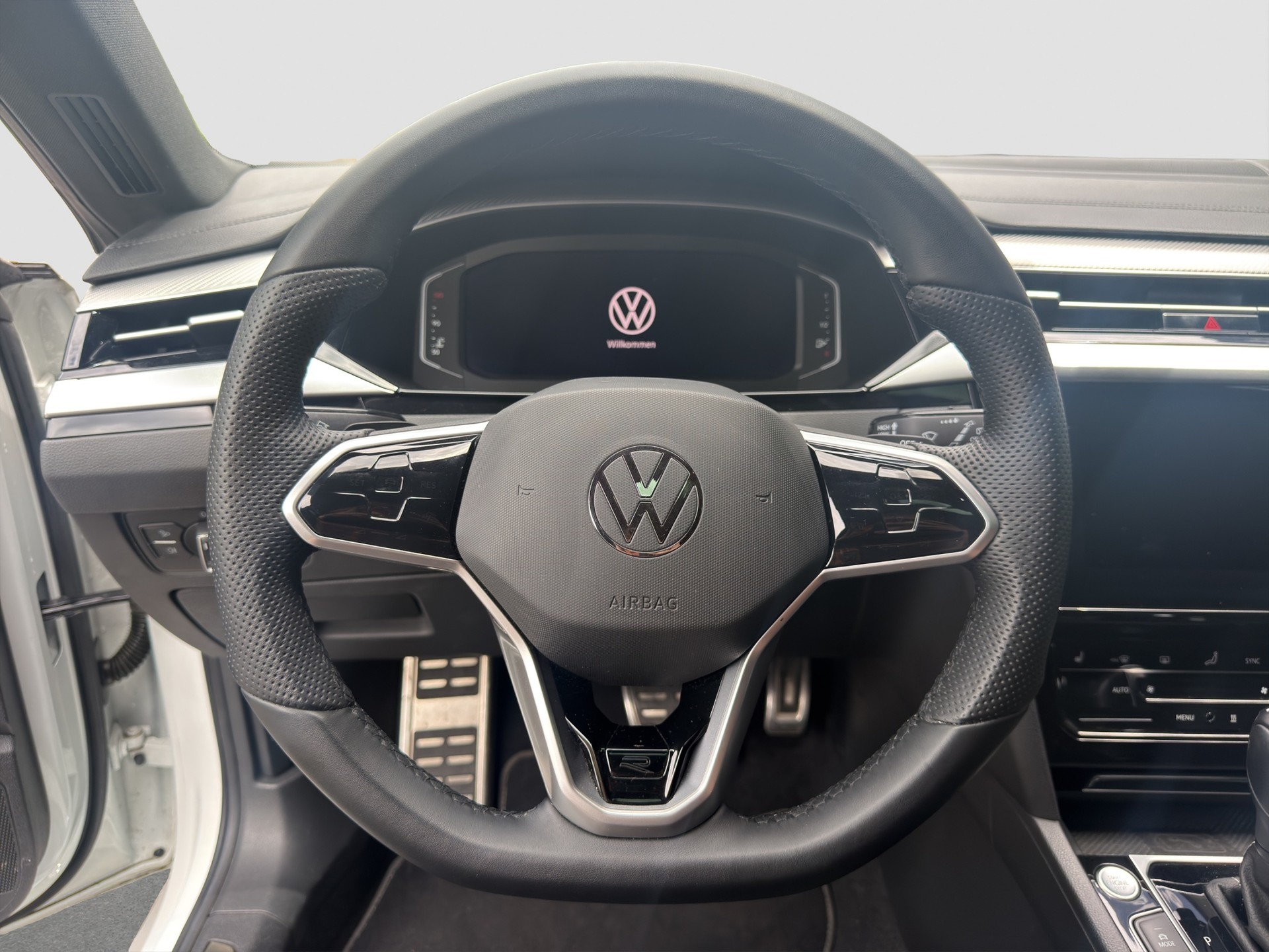 VW Arteon SB 2.0 TDI R-Line 4Motion DSG-image-14