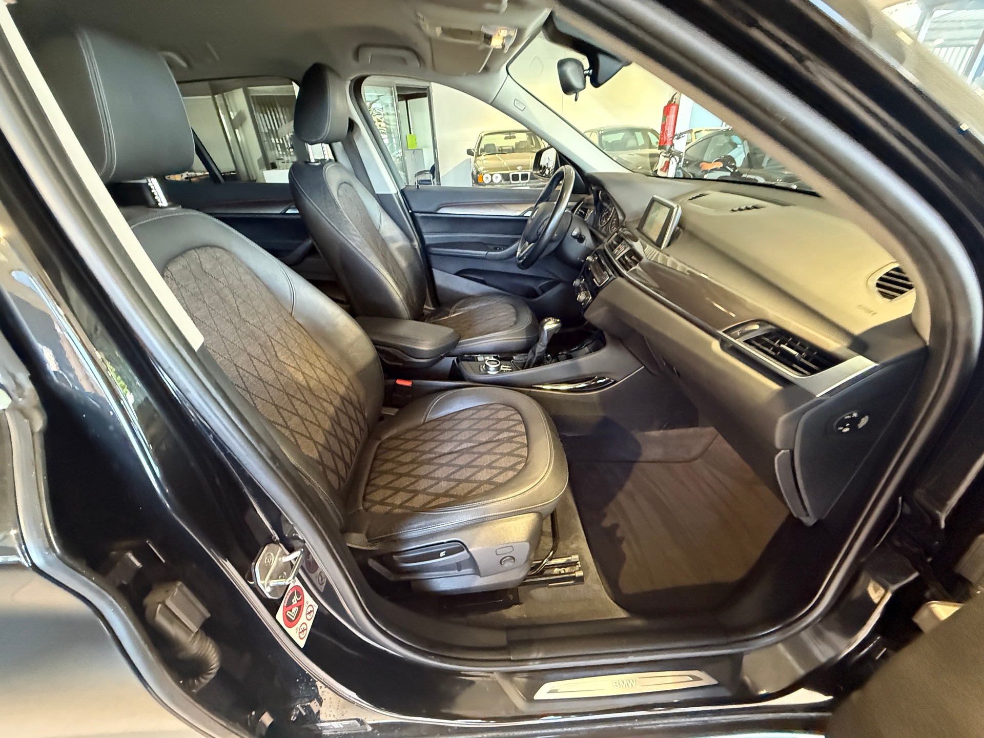 BMW X1 sDrive 18d xLine Steptronic ***GRATIS-SERVICE***-image-14