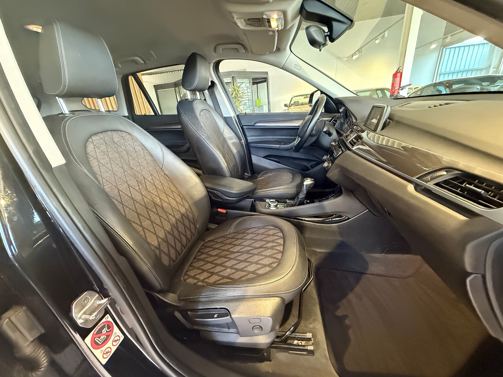 BMW X1 sDrive 18d xLine Steptronic ***GRATIS-SERVICE***-image-10