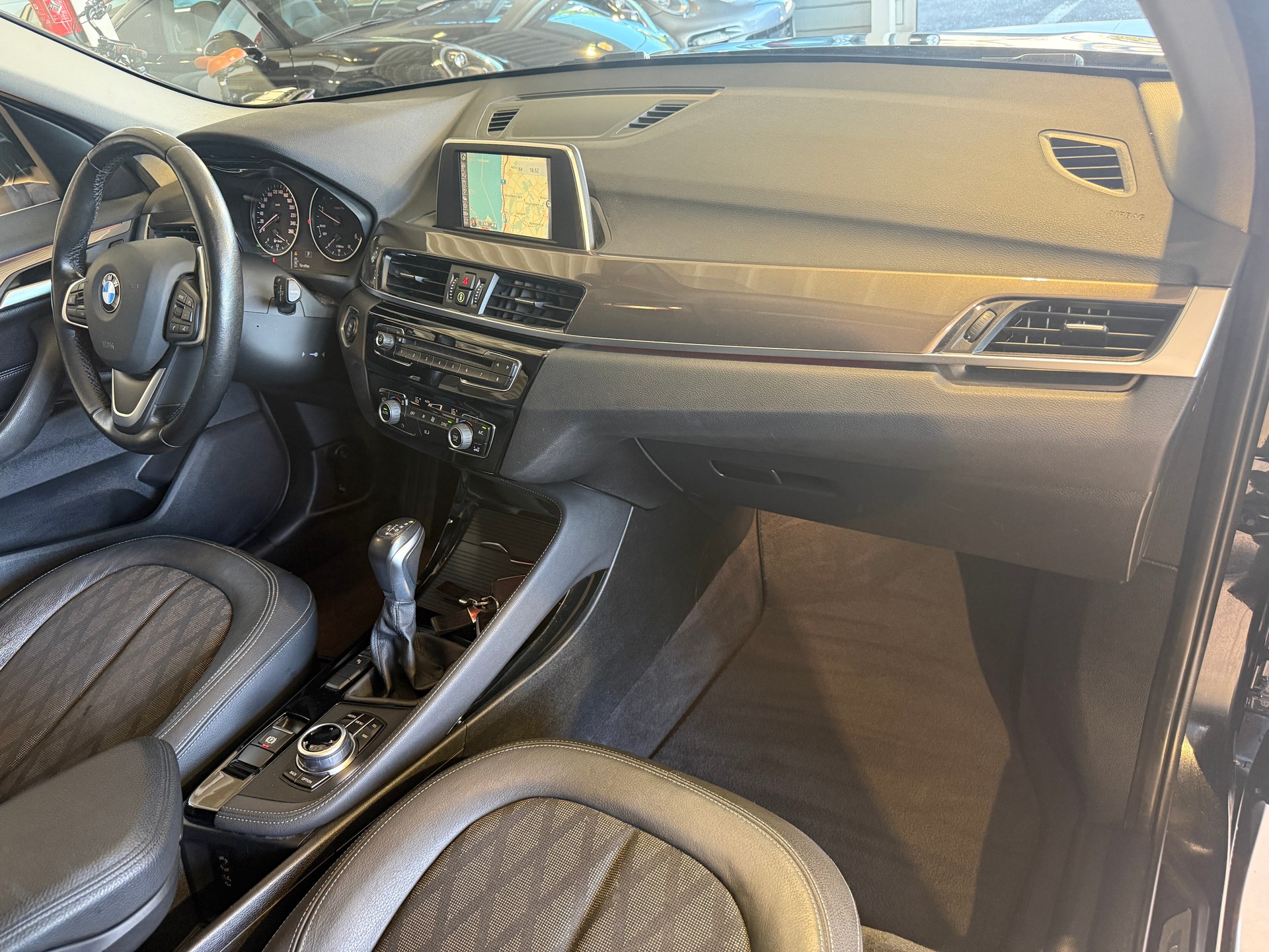 BMW X1 sDrive 18d xLine Steptronic ***GRATIS-SERVICE***-image-18