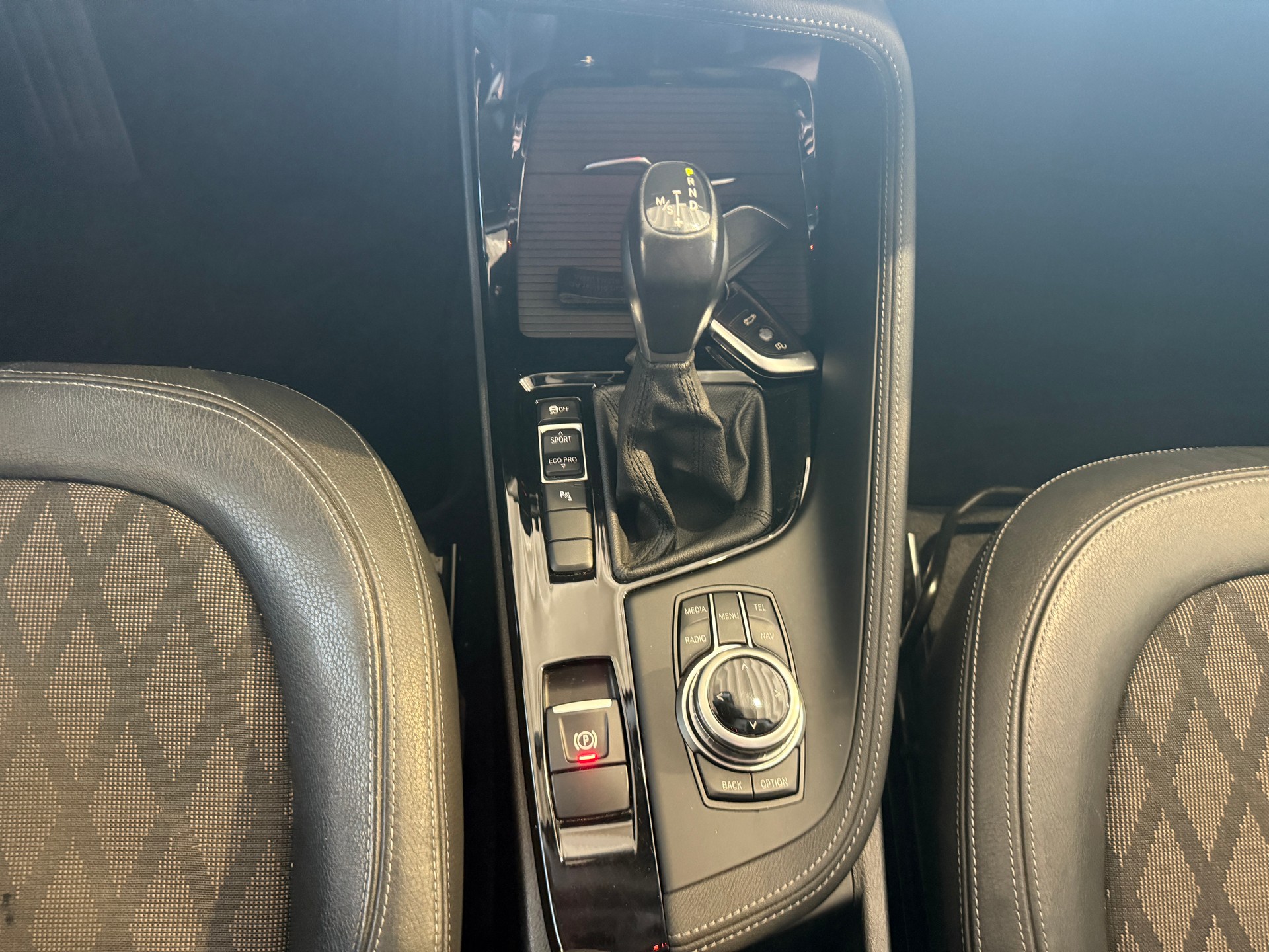 BMW X1 sDrive 18d xLine Steptronic ***GRATIS-SERVICE***-image-12