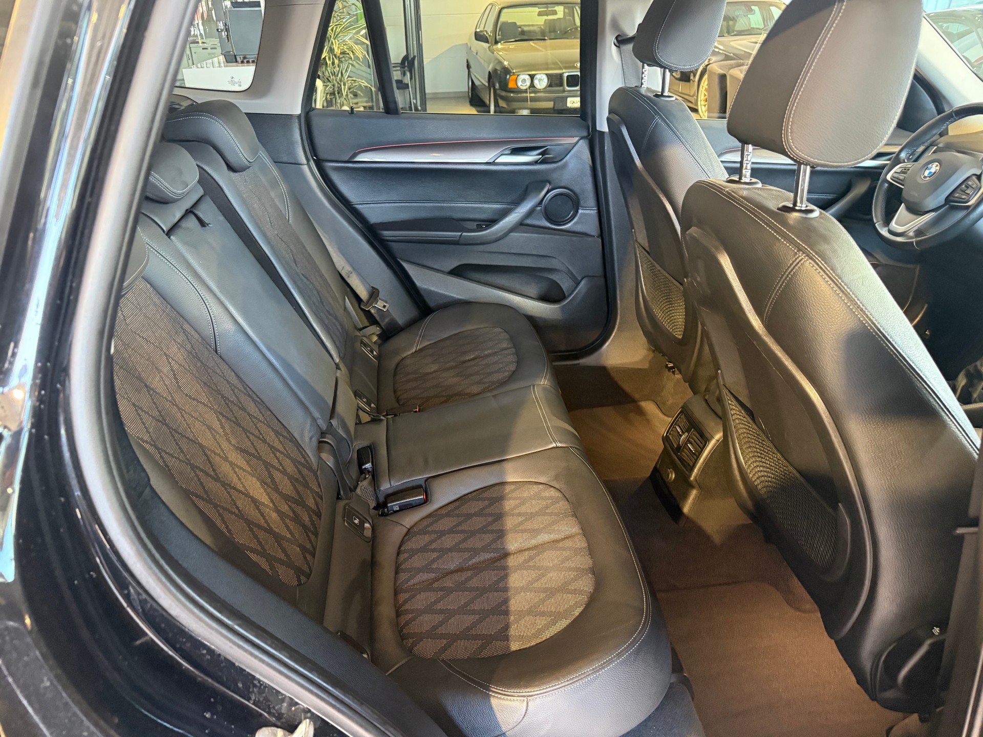 BMW X1 sDrive 18d xLine Steptronic ***GRATIS-SERVICE***-image-17