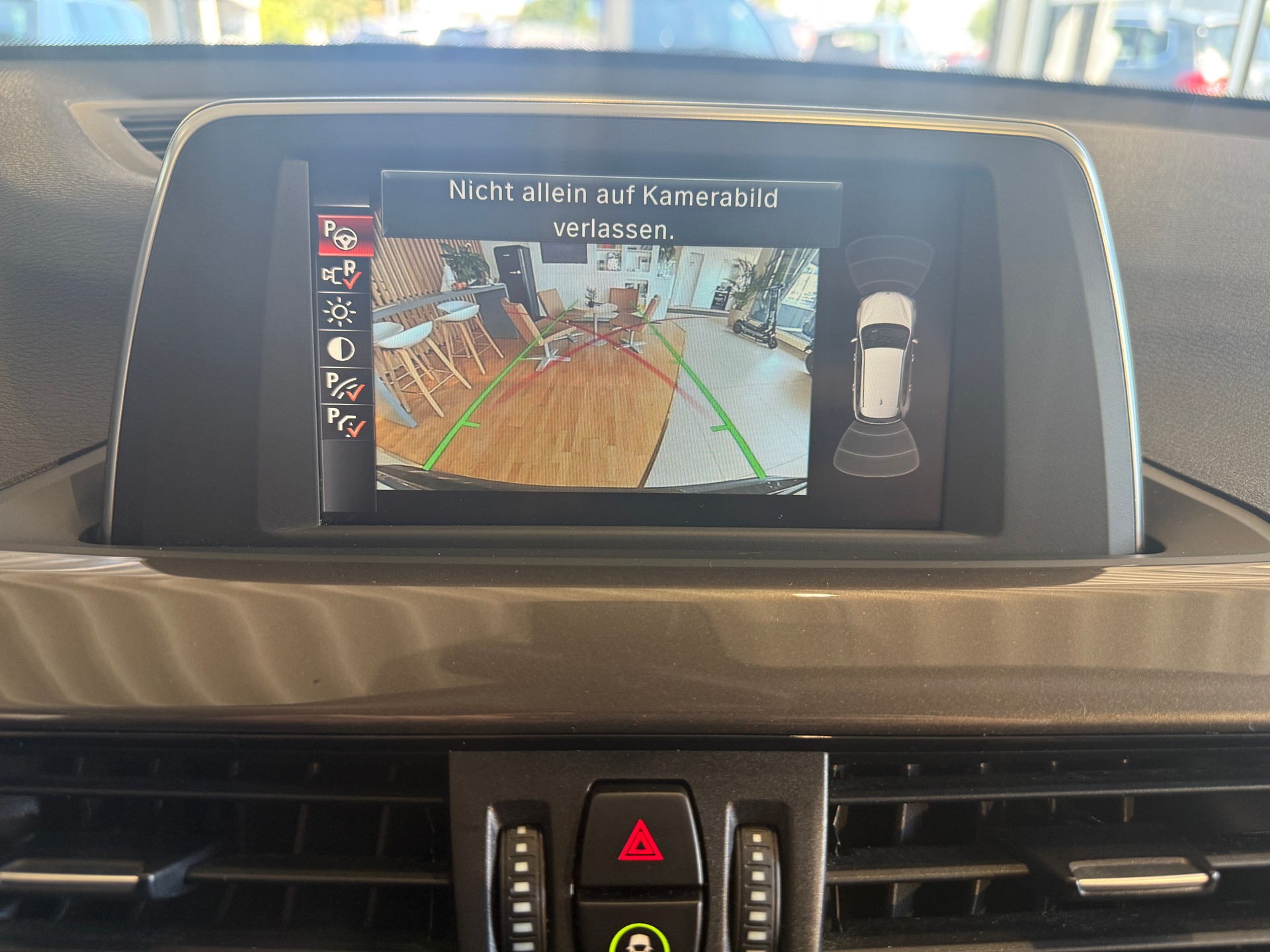 BMW X1 sDrive 18d xLine Steptronic ***GRATIS-SERVICE***-image-9