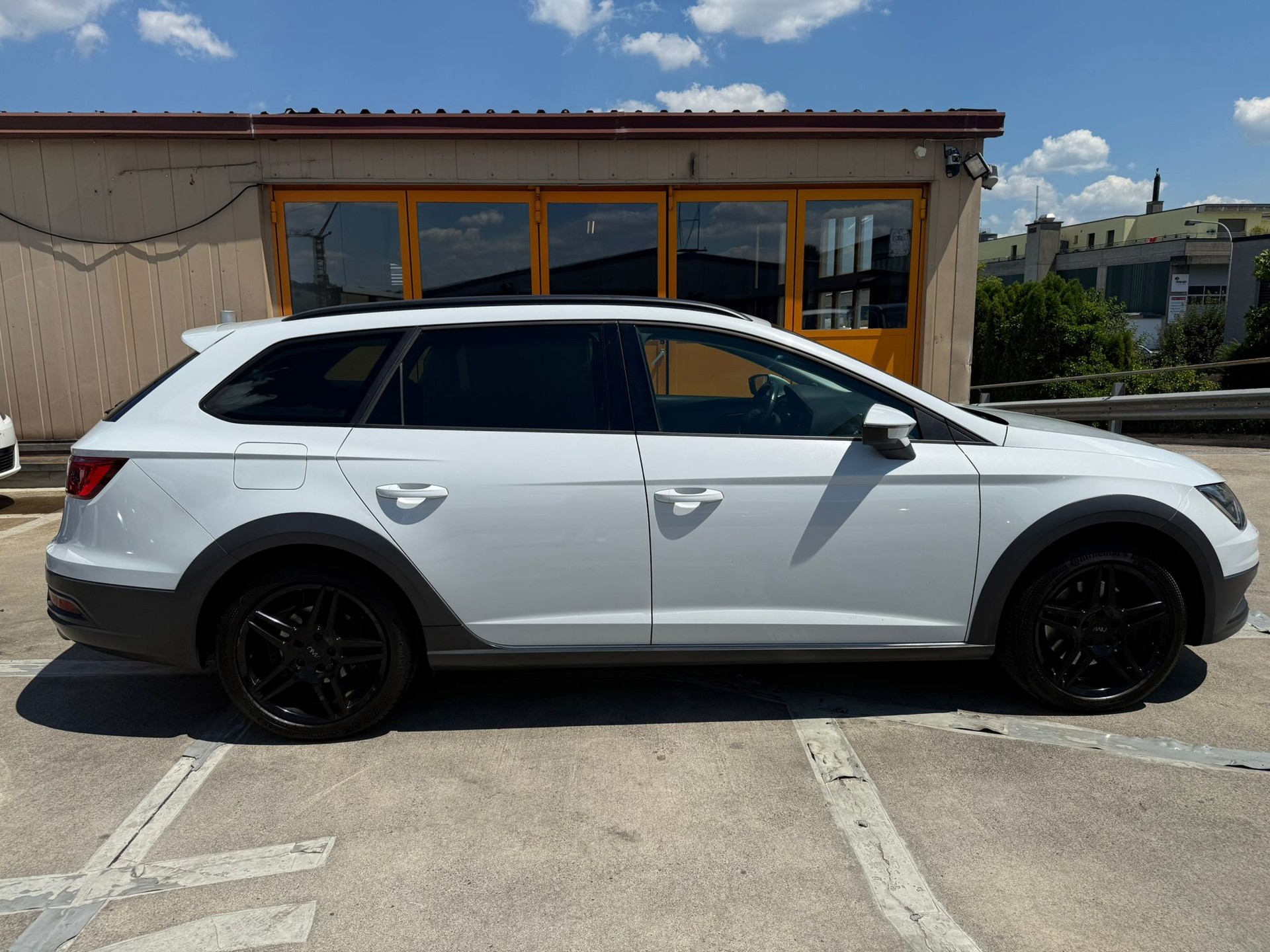 SEAT Leon ST 2.0 TSI X-Perience 4Drive DSG-image-5