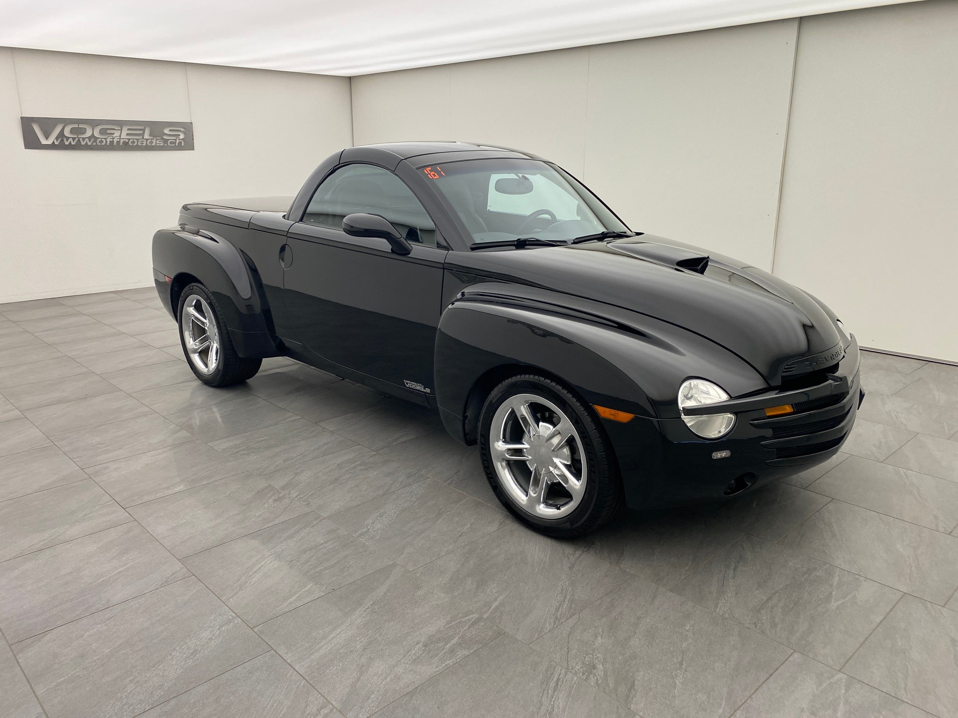 CHEVROLET SSR 6.0-showroom-element-3