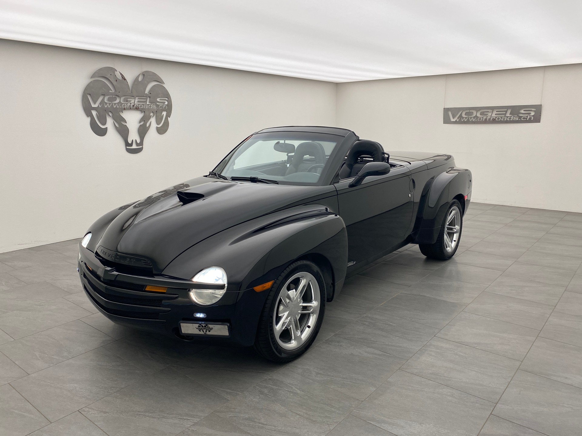 CHEVROLET SSR 6.0-showroom-element-1