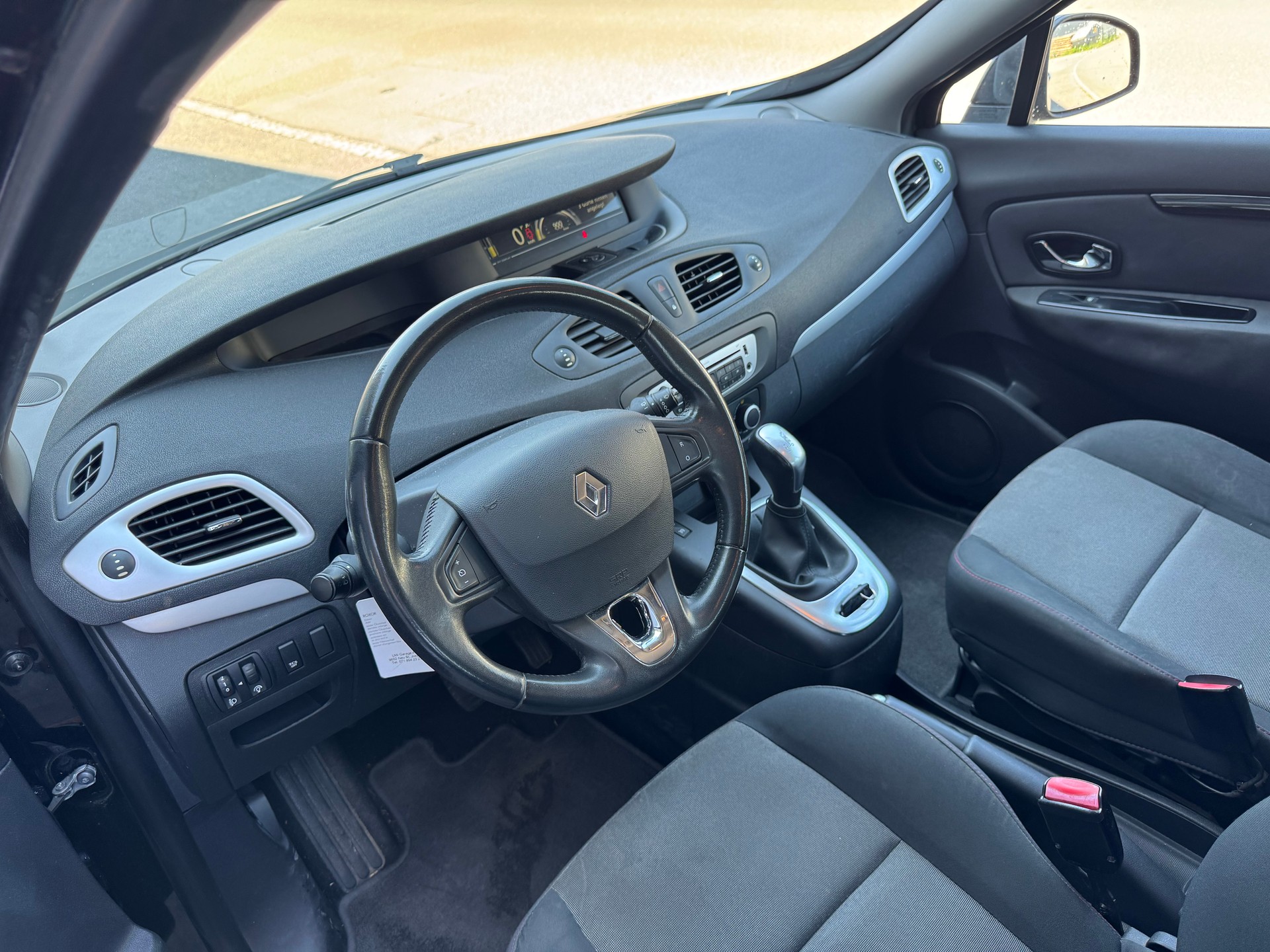 RENAULT Scénic 1.5 dCi Energy EDC-image-15