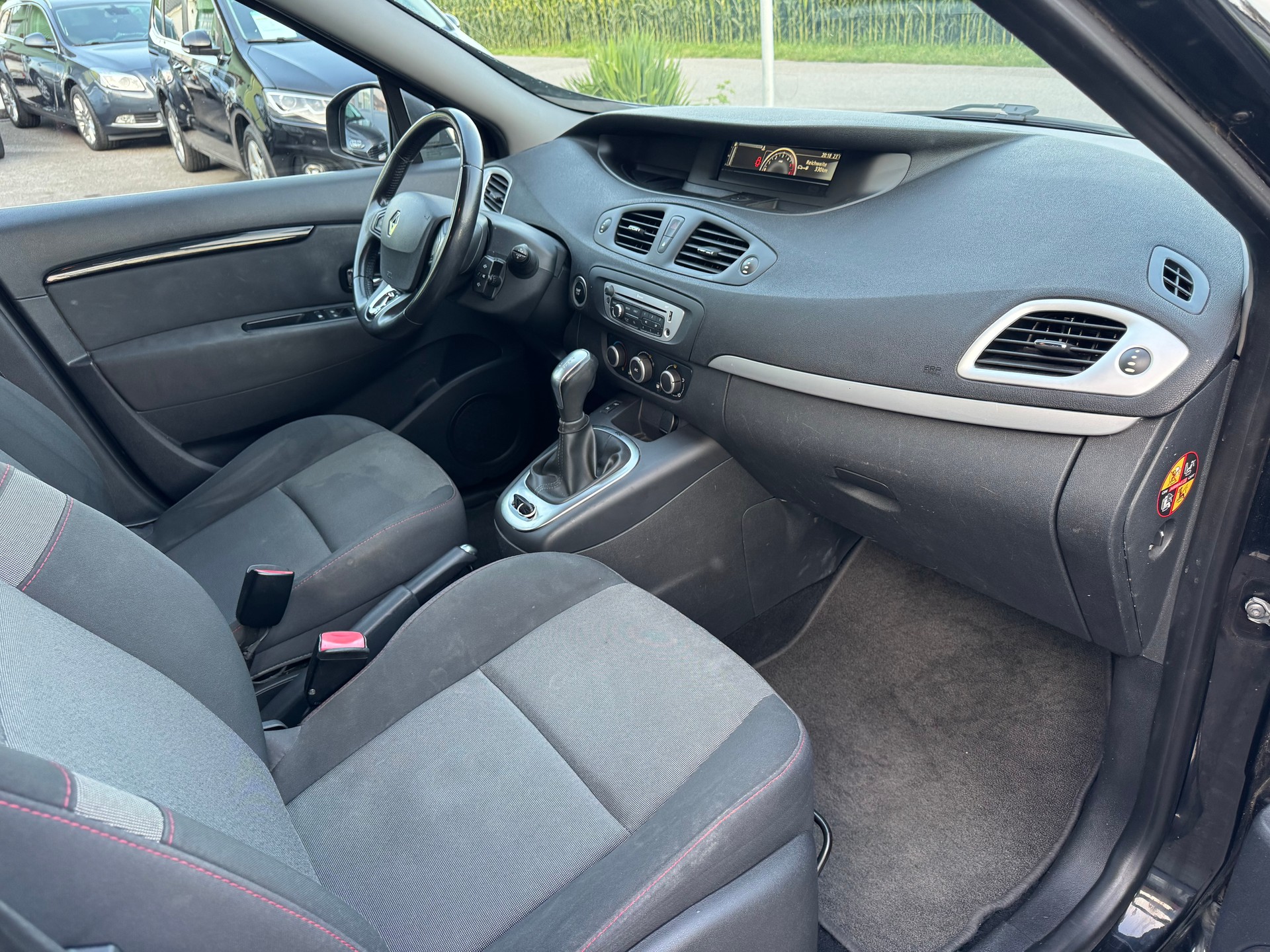 RENAULT Scénic 1.5 dCi Energy EDC-image-12