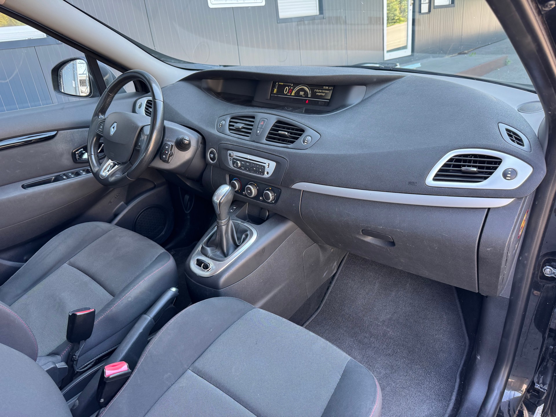 RENAULT Scénic 1.5 dCi Energy EDC-image-7