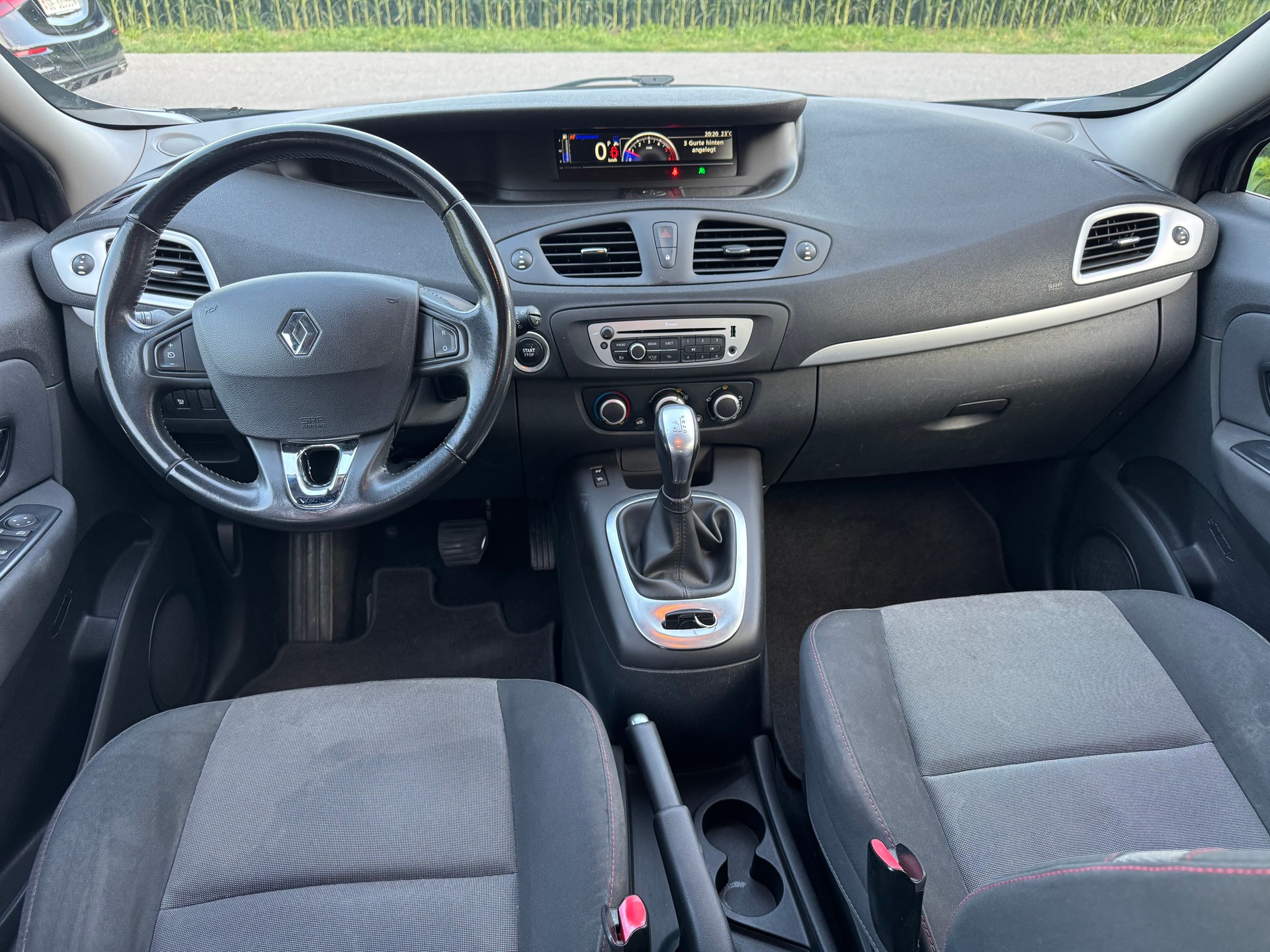 RENAULT Scénic 1.5 dCi Energy EDC-image-11