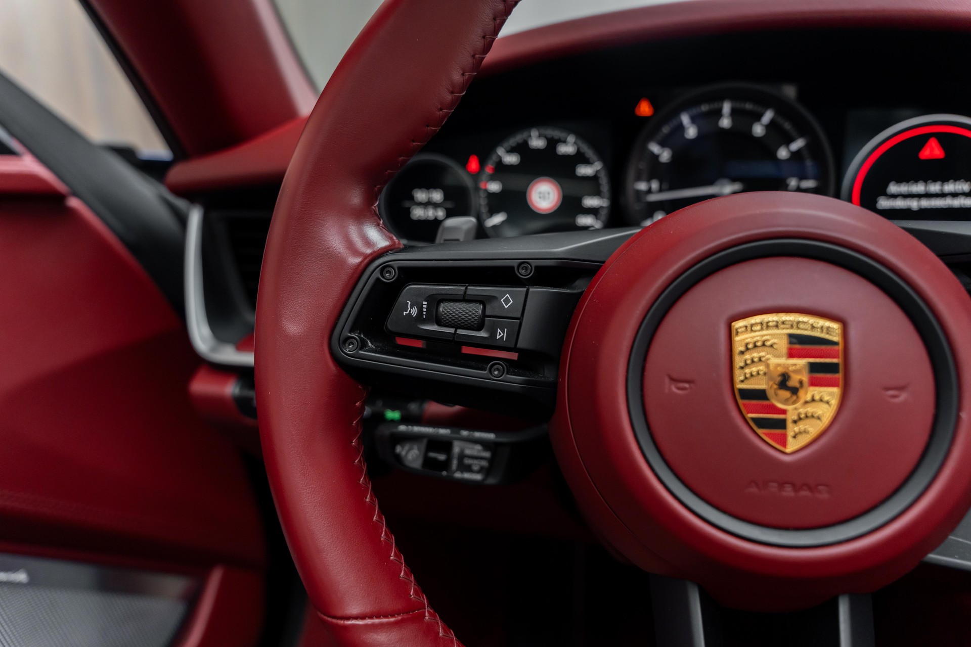 PORSCHE 911 Targa 4S PDK-image-19