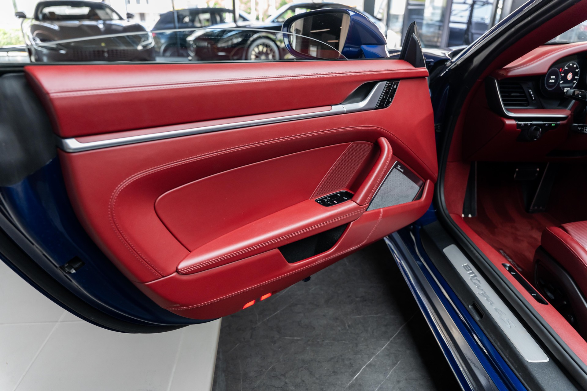 PORSCHE 911 Targa 4S PDK-image-22