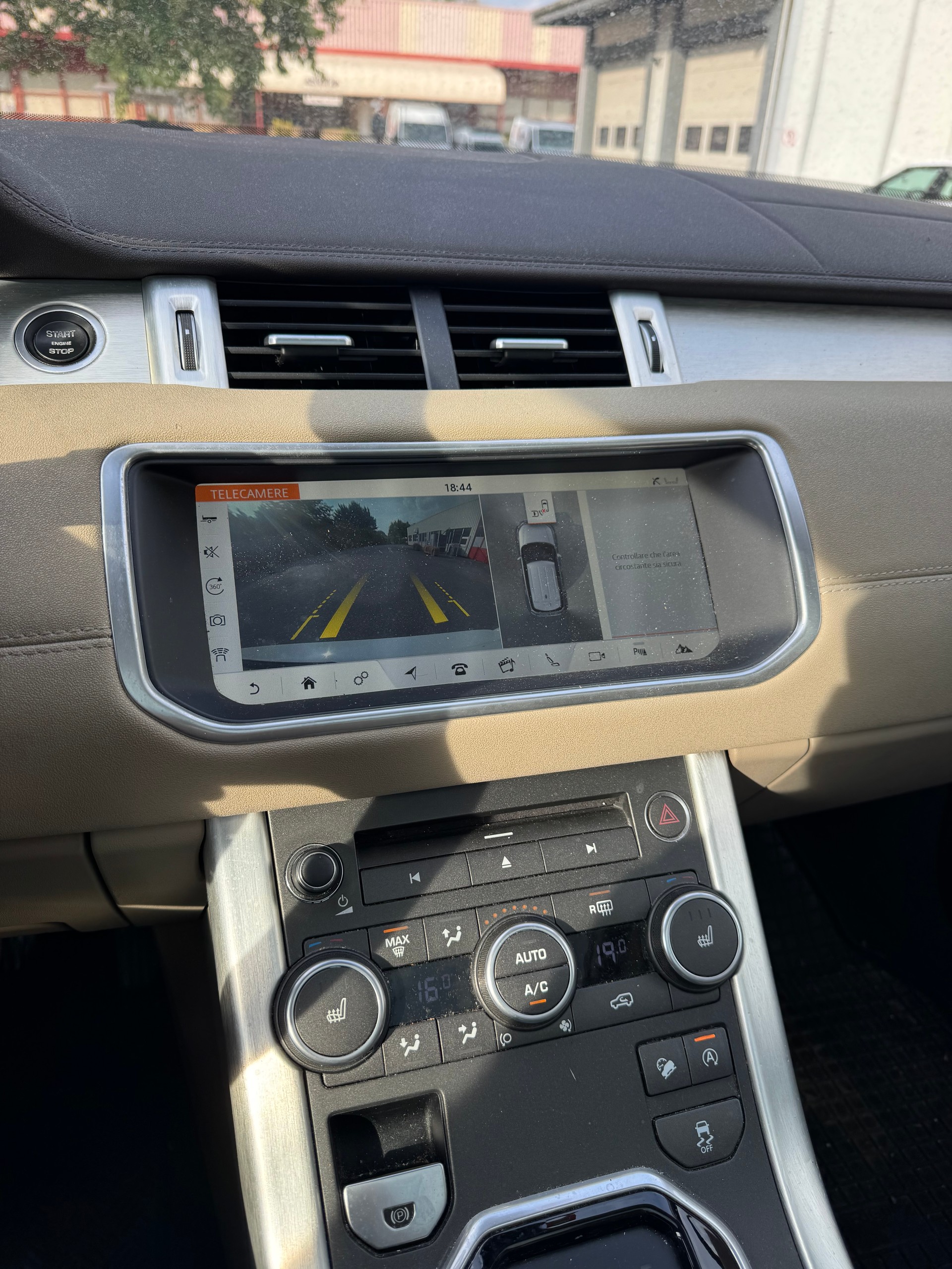 LAND ROVER Range Rover Evoque 2.0 Si4 HSE AT9-image-13