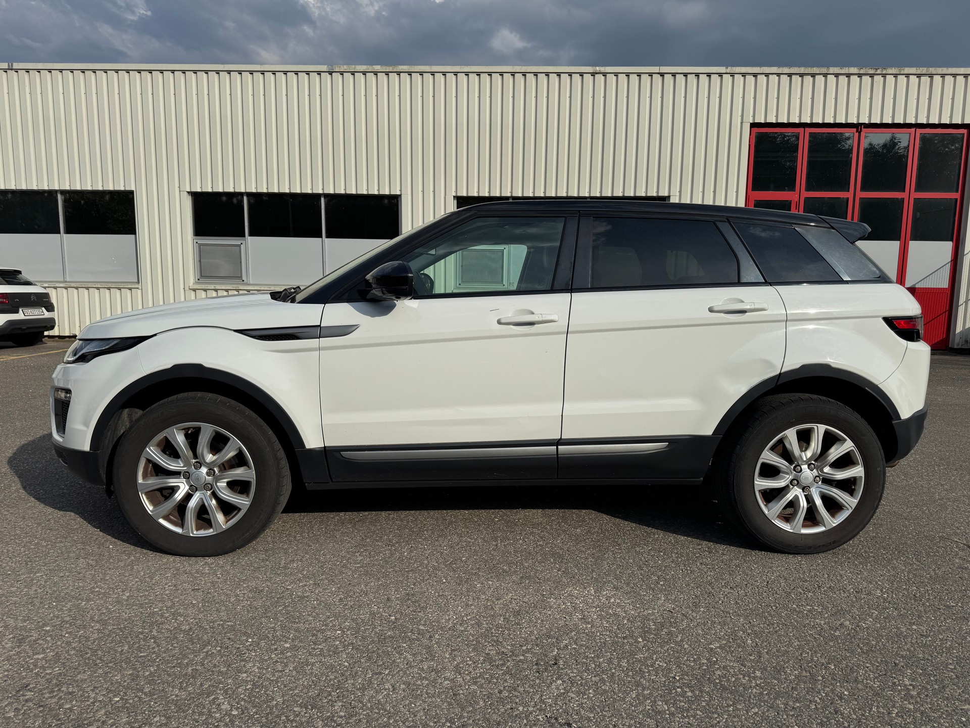 LAND ROVER Range Rover Evoque 2.0 Si4 HSE AT9-image-2