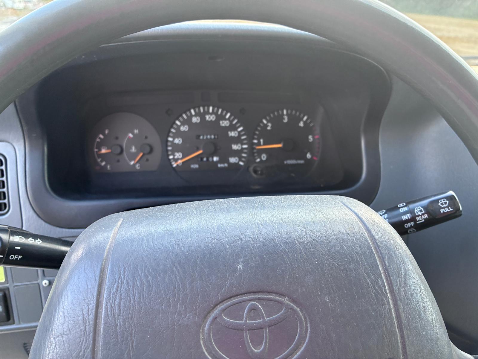 TOYOTA HI-ACE-image-5