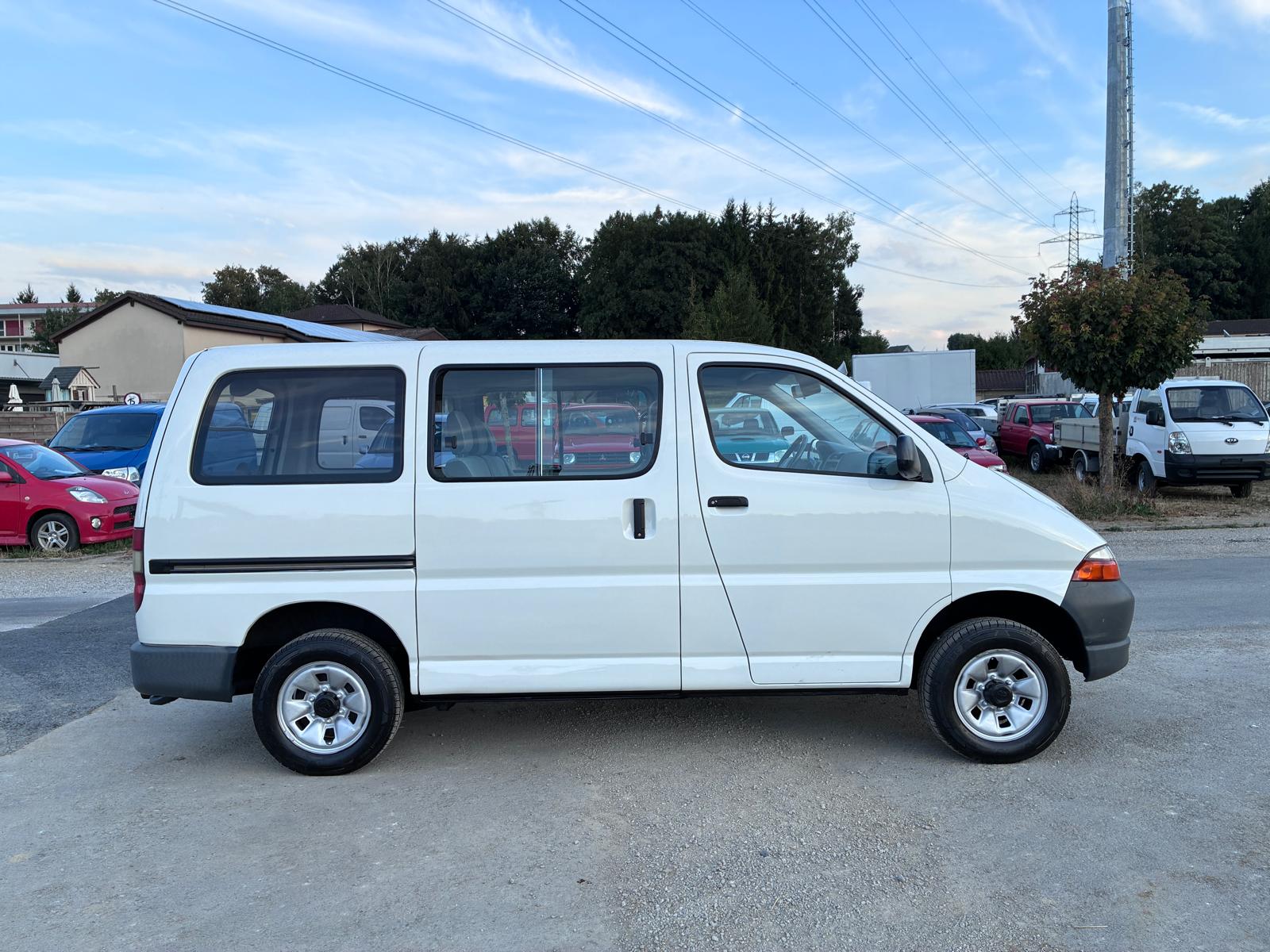 TOYOTA HI-ACE