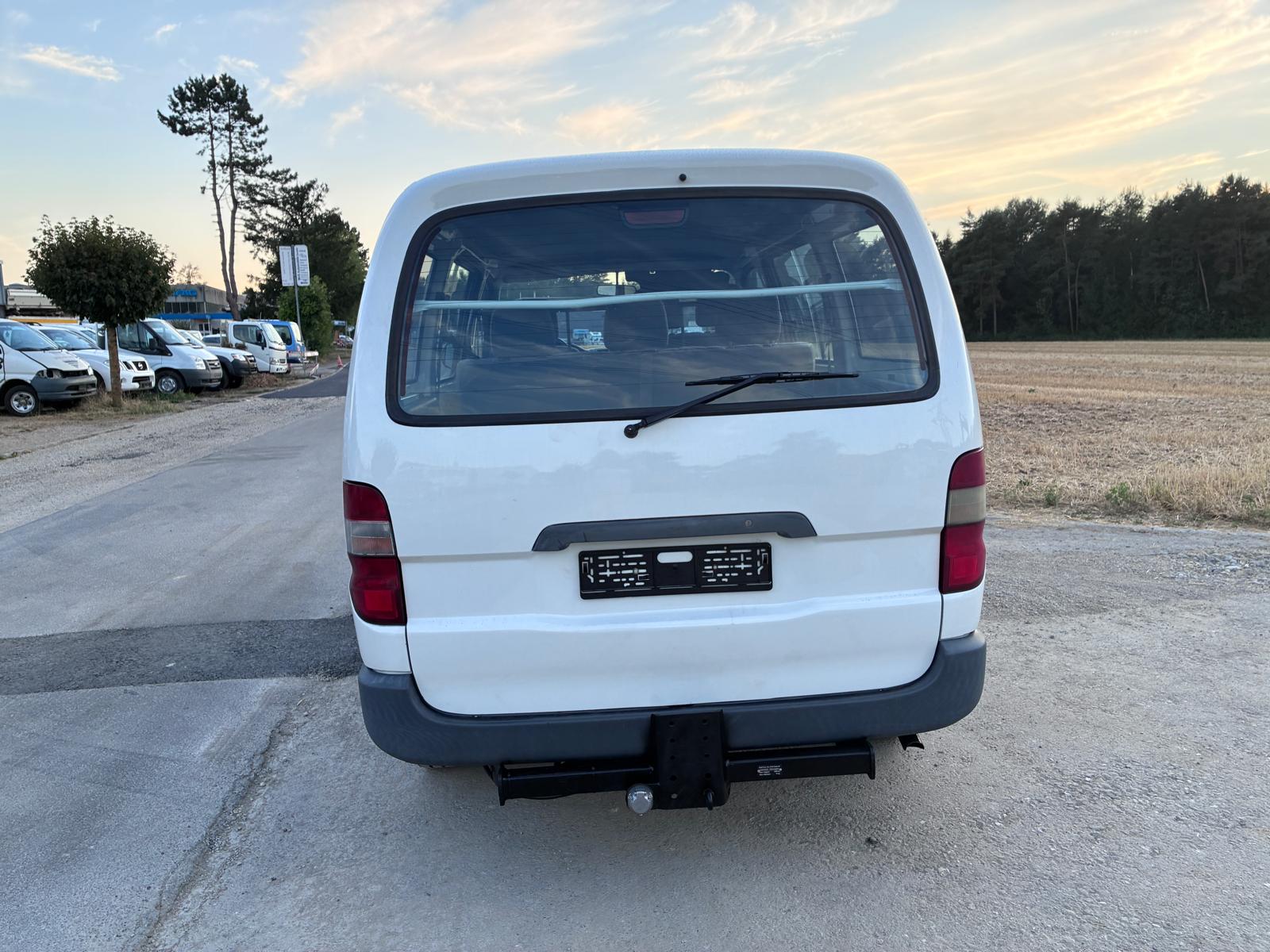 TOYOTA HI-ACE-image-3