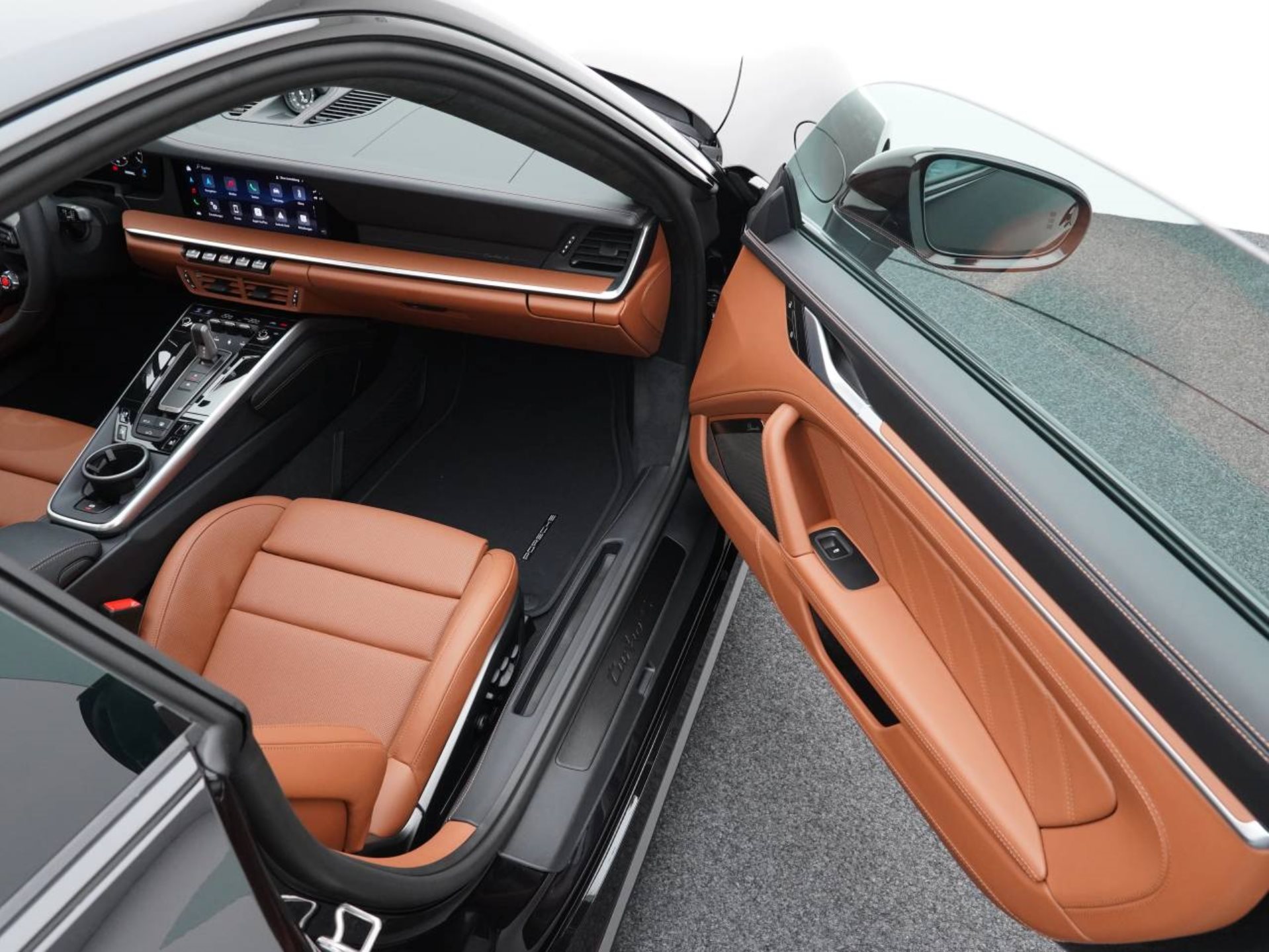 PORSCHE 911 Turbo S-image-23