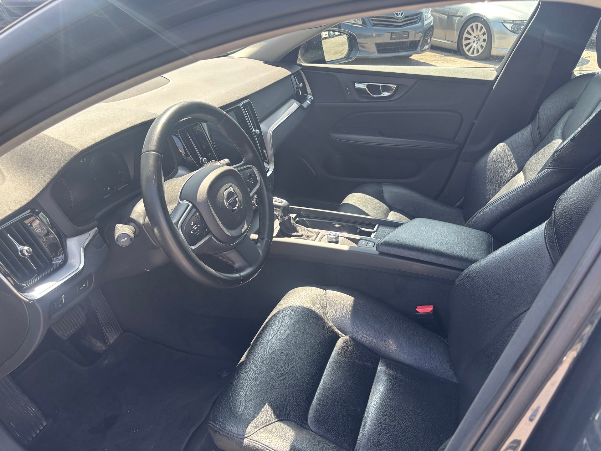 VOLVO V60 D4 Geartronic-image-13