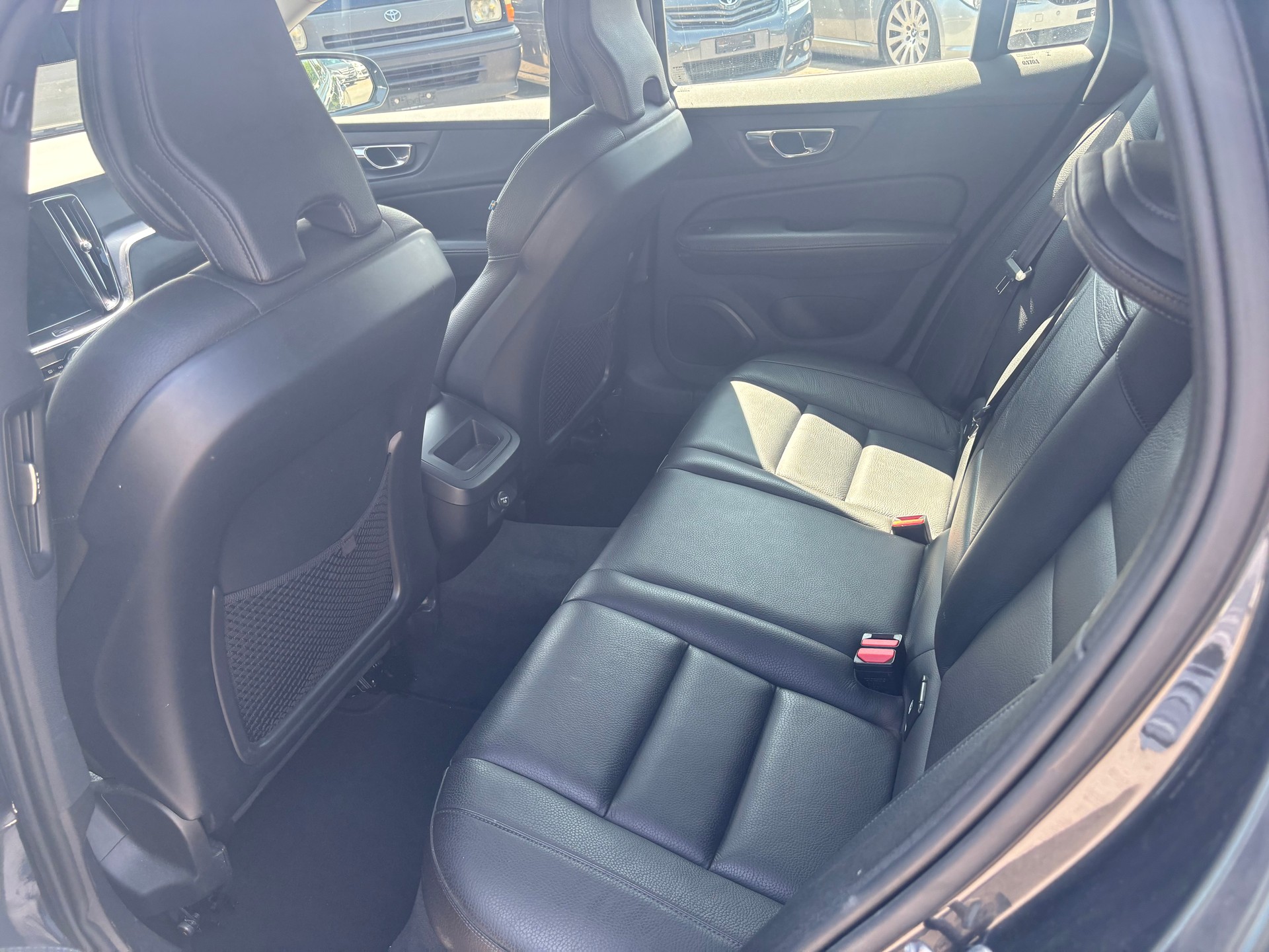 VOLVO V60 D4 Geartronic-image-12