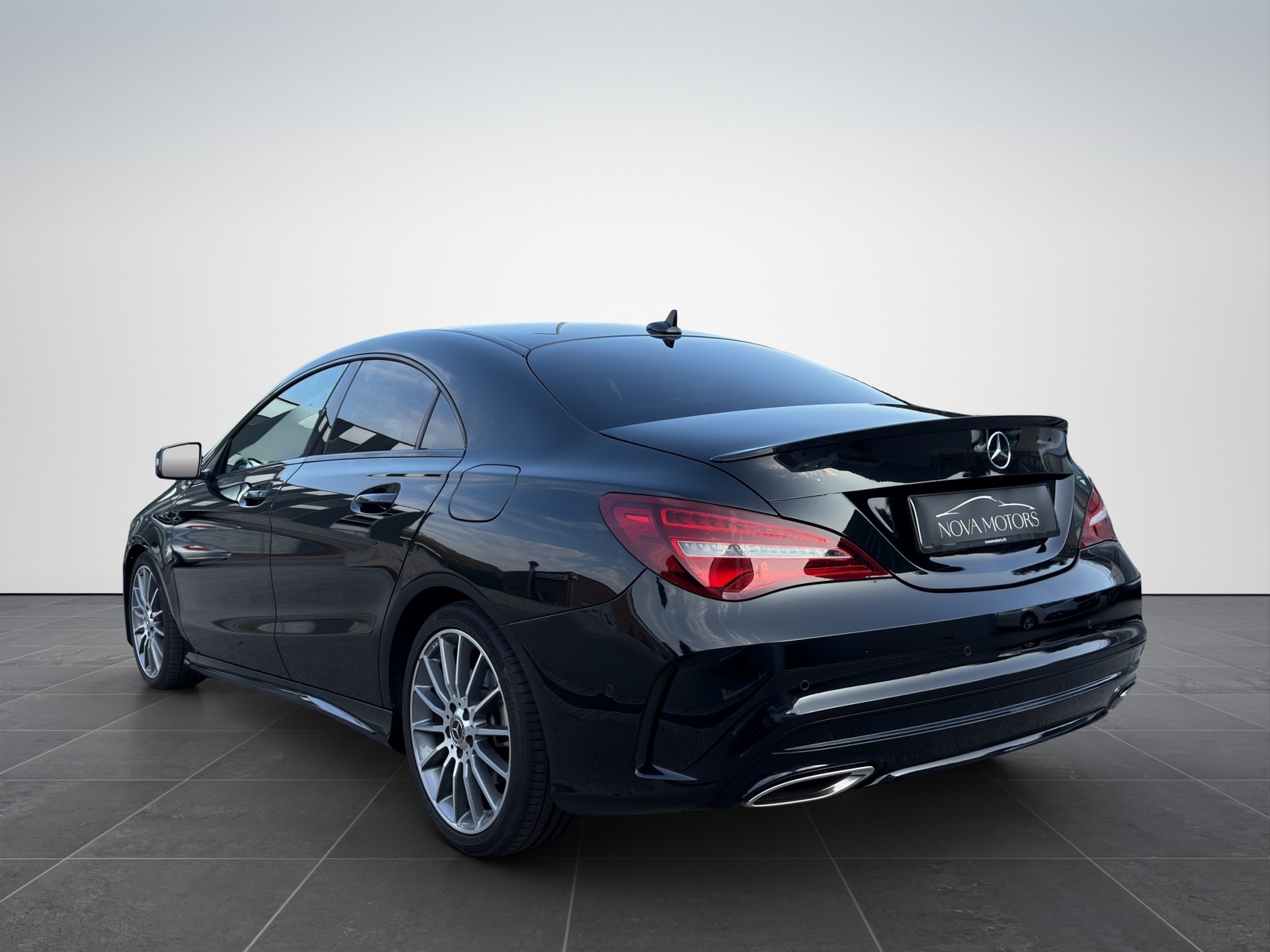 MERCEDES-BENZ CLA 220 AMG Line 4Matic 7G-DCT-image-3