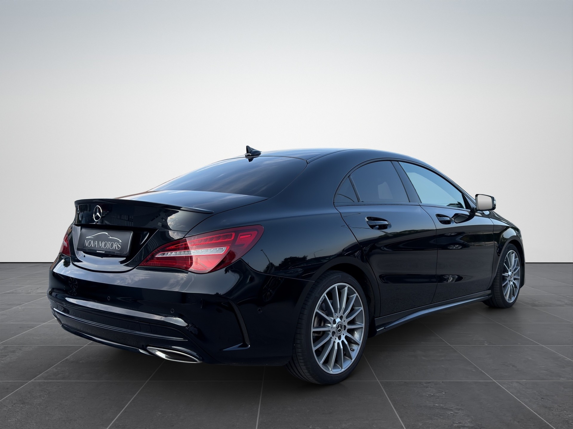 MERCEDES-BENZ CLA 220 AMG Line 4Matic 7G-DCT-image-5