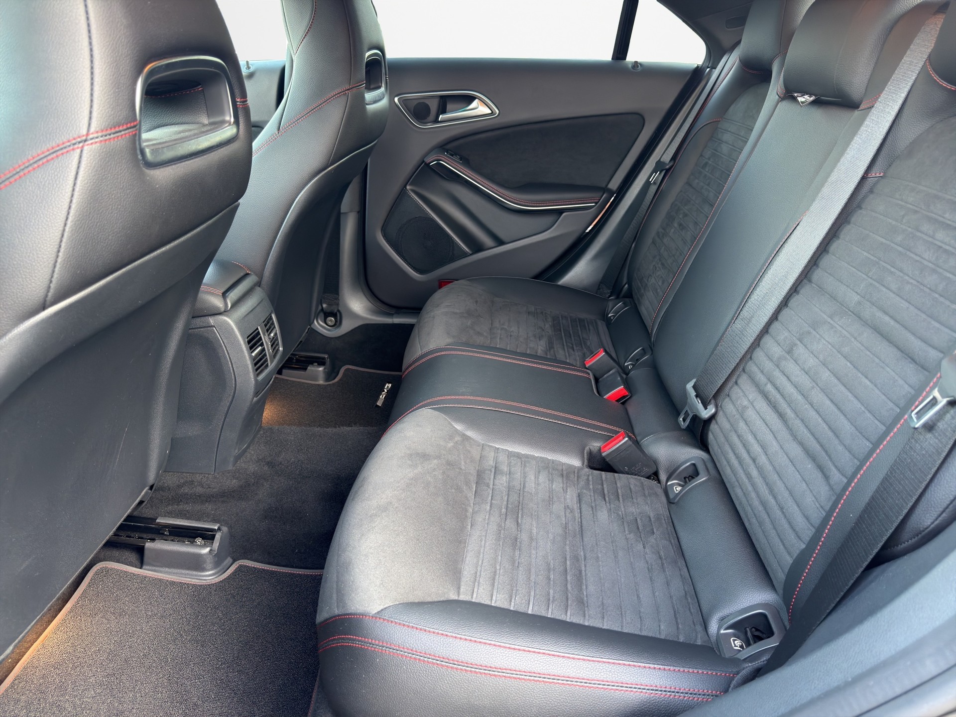 MERCEDES-BENZ CLA 220 AMG Line 4Matic 7G-DCT-image-11