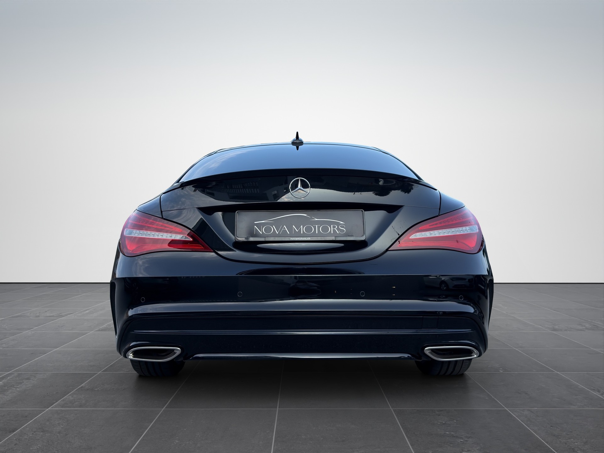 MERCEDES-BENZ CLA 220 AMG Line 4Matic 7G-DCT-image-4