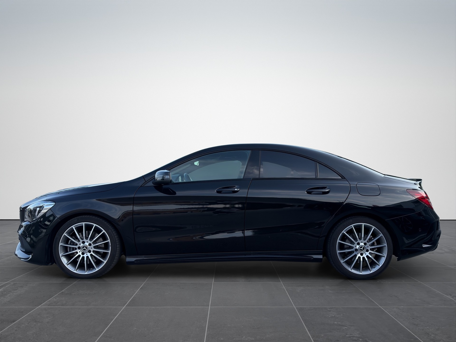 MERCEDES-BENZ CLA 220 AMG Line 4Matic 7G-DCT-image-2