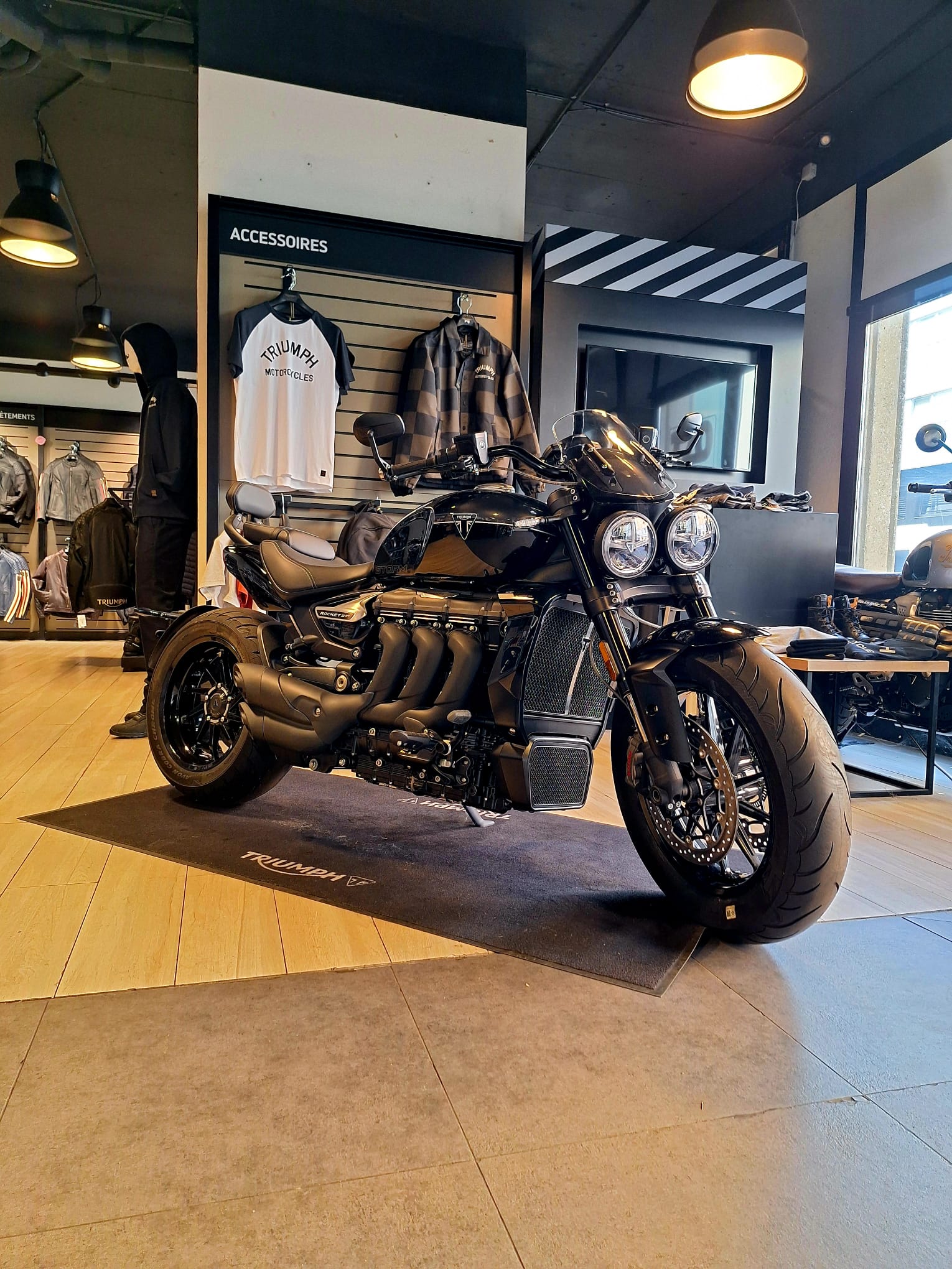 TRIUMPH ROCKET 3 STORM GT