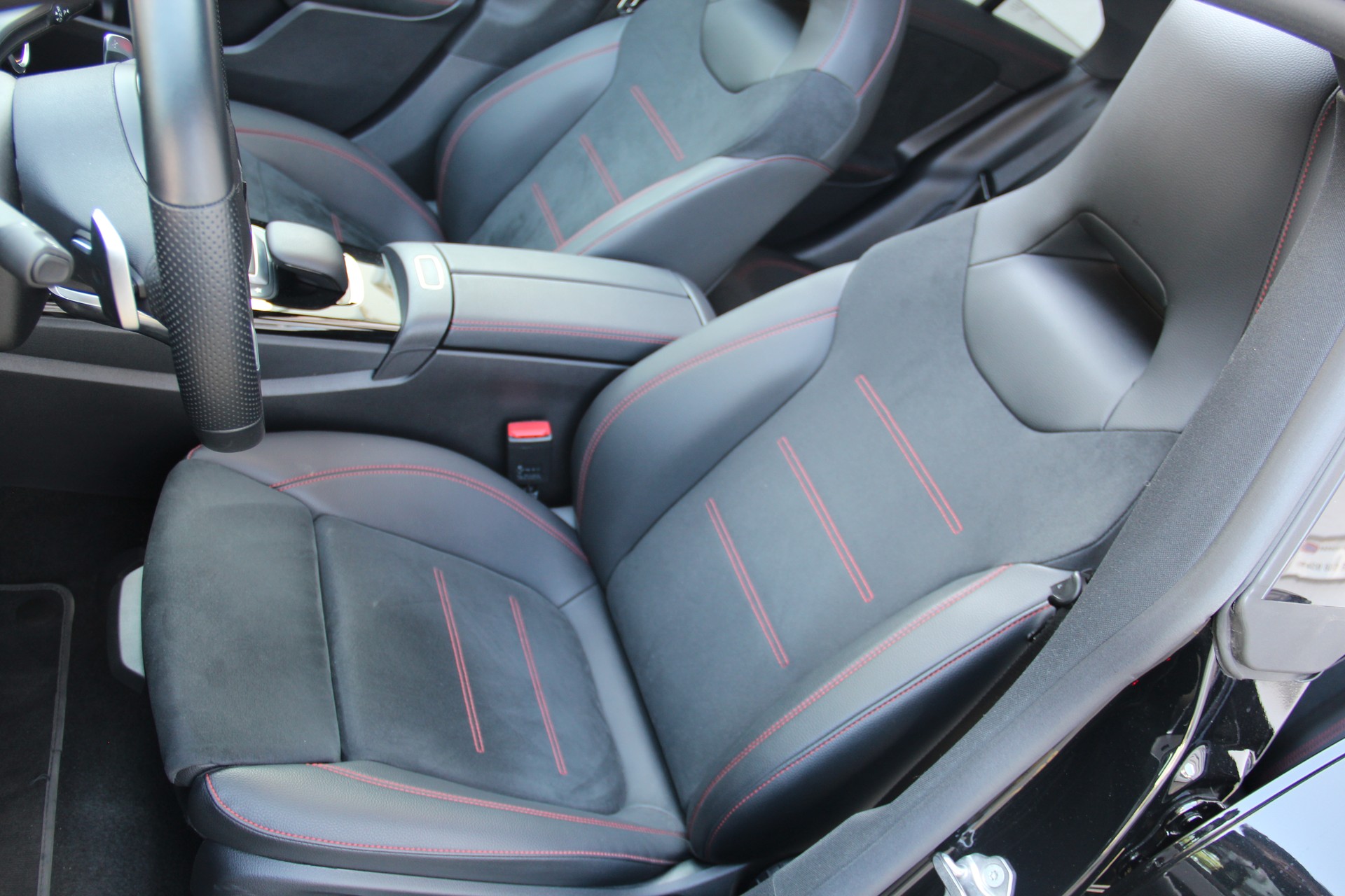 MERCEDES-BENZ CLA 250 4Matic AMG Line 7G-DCT-image-9