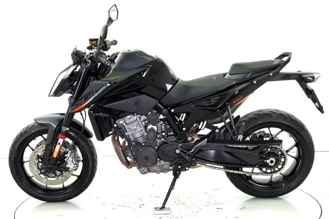 KTM 890 Duke L ABS-showroom-element-2