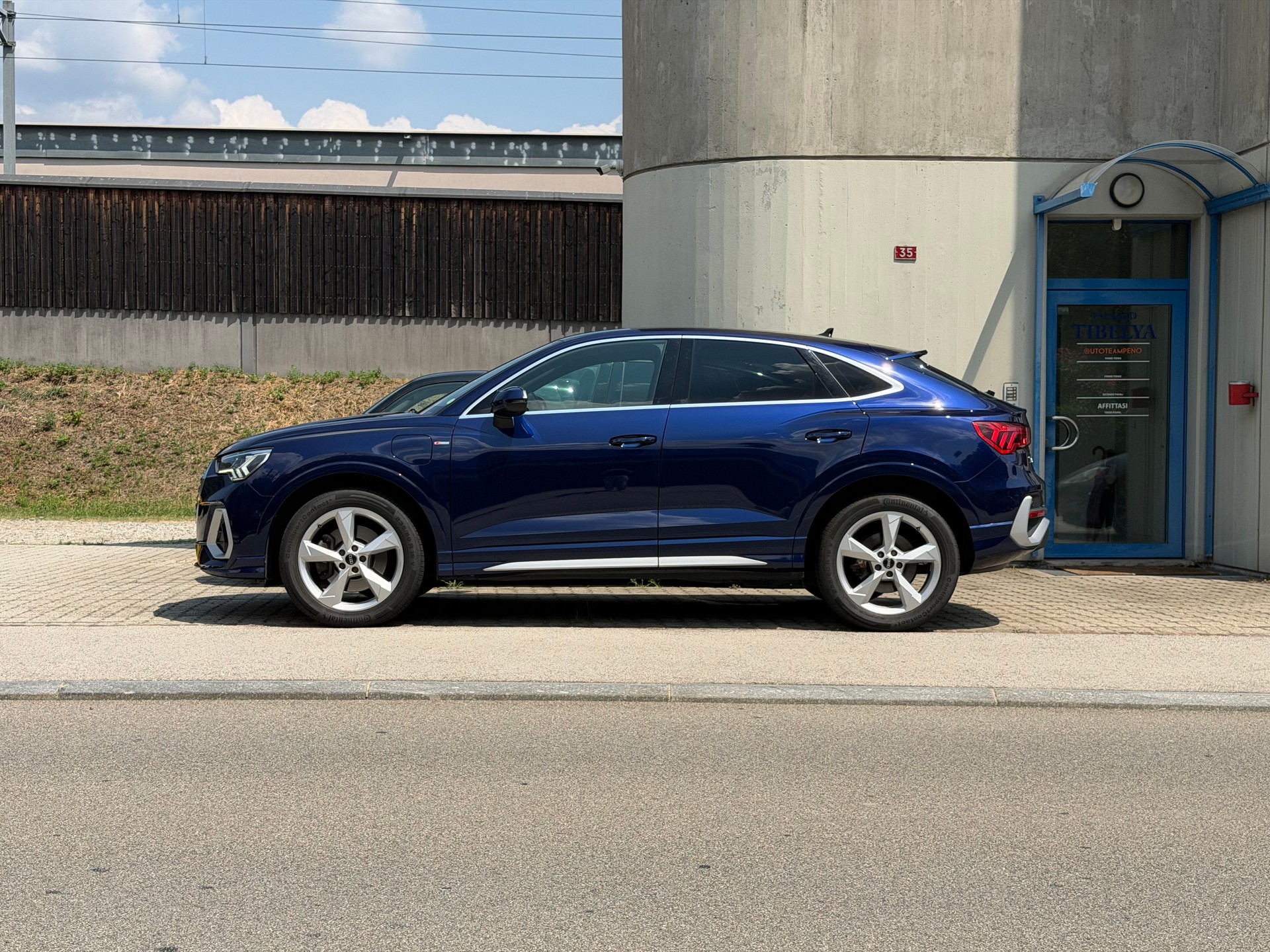 AUDI Q3 Sportback 45 TFSI e S line S-tronic-image-3