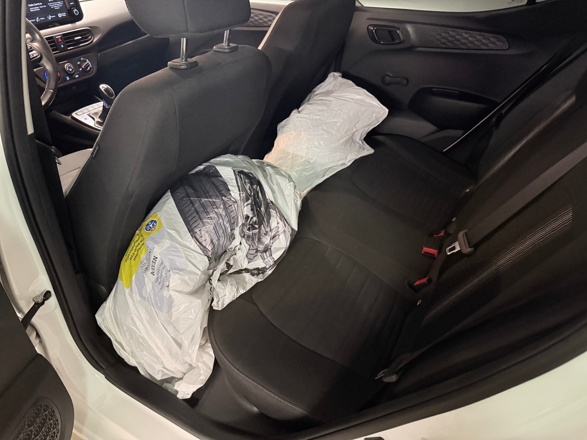 HYUNDAI i10 1.2 Amplia Automat RF-Kamera-image-9