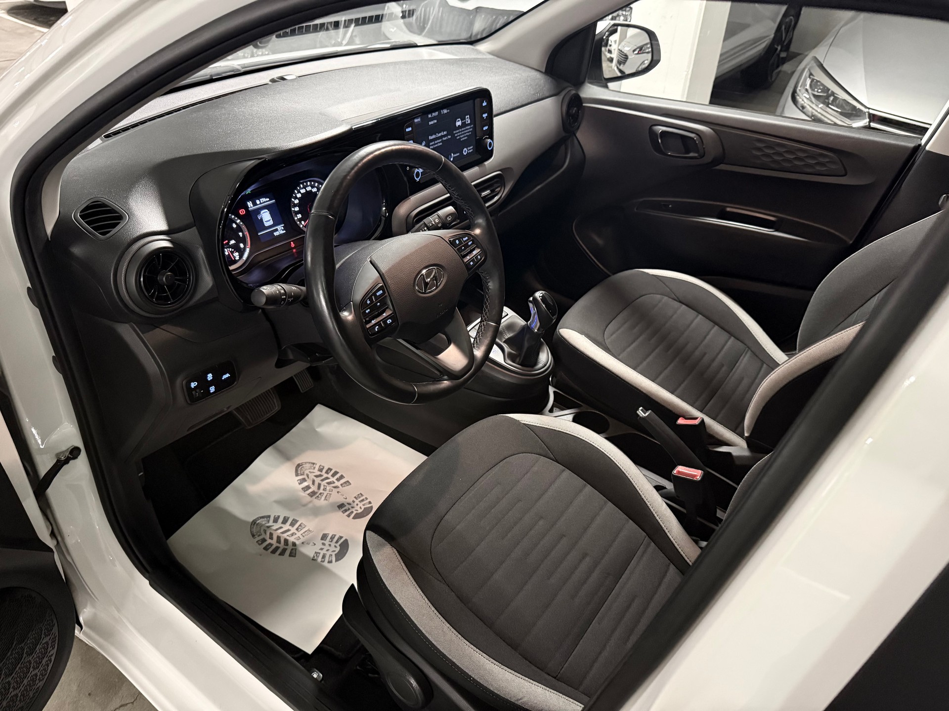HYUNDAI i10 1.2 Amplia Automat RF-Kamera-image-8