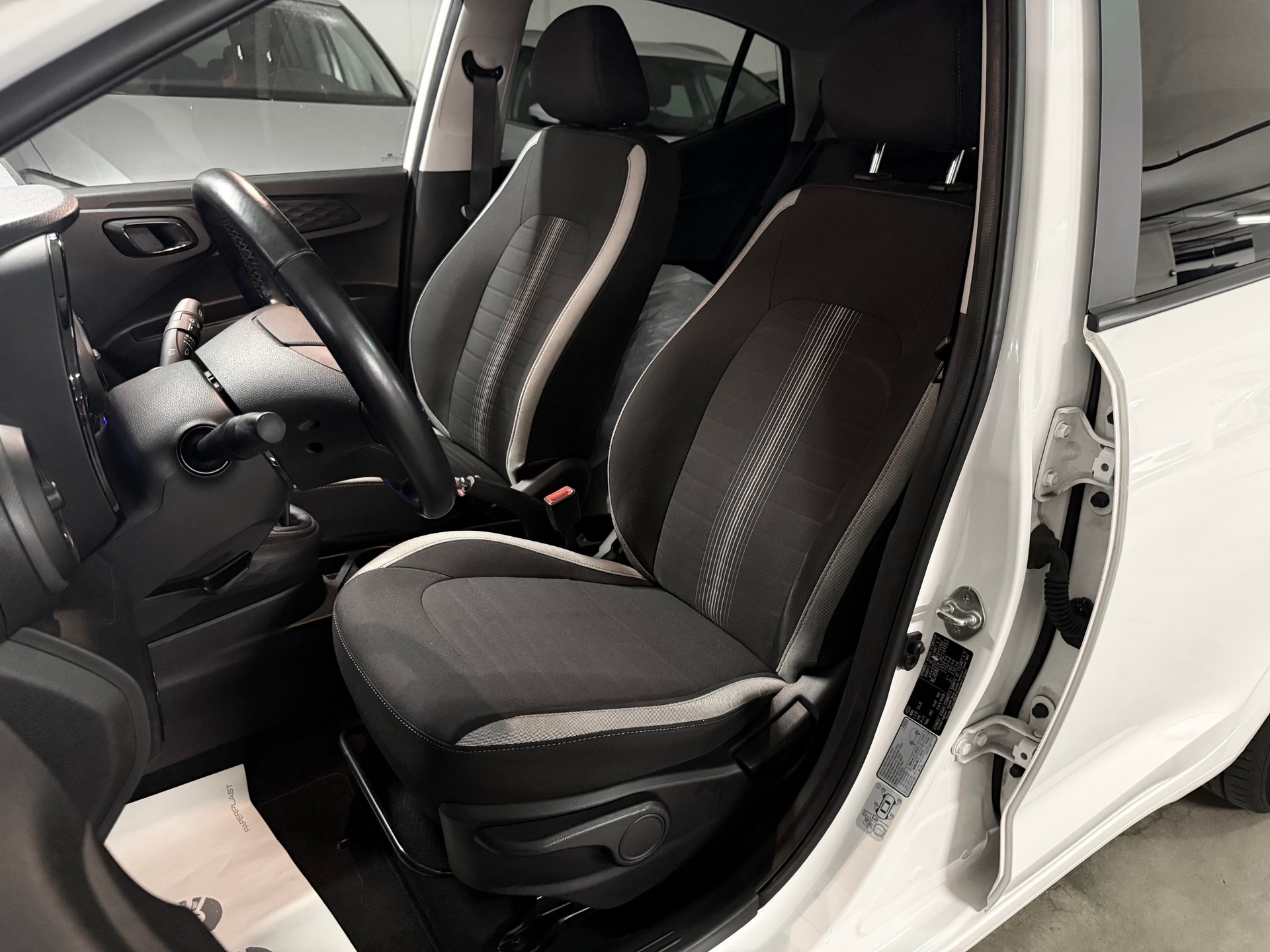 HYUNDAI i10 1.2 Amplia Automat RF-Kamera-image-7
