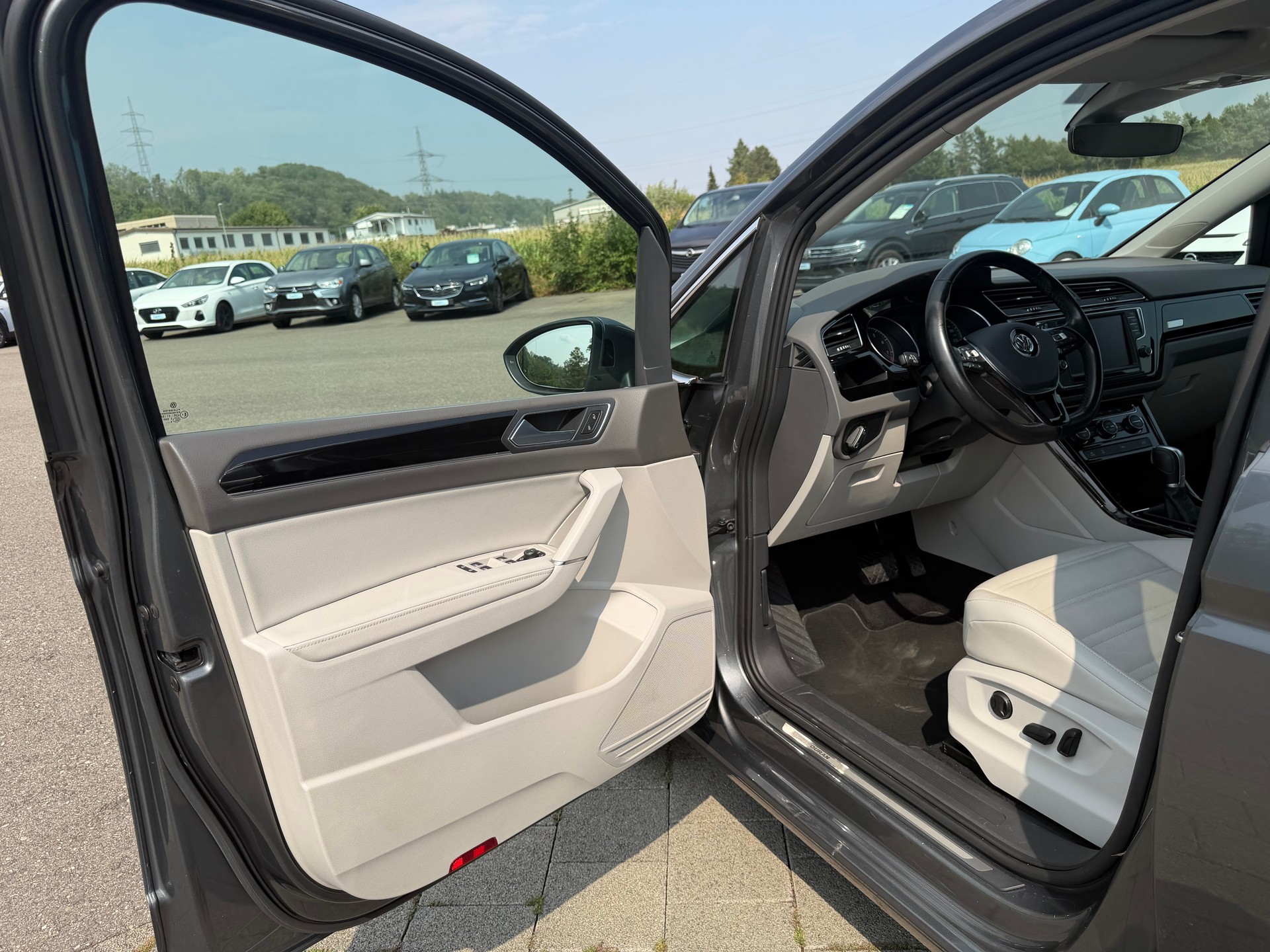 VW Touran 1.8 TSI BlueMotion Technology Highline DSG-image-10